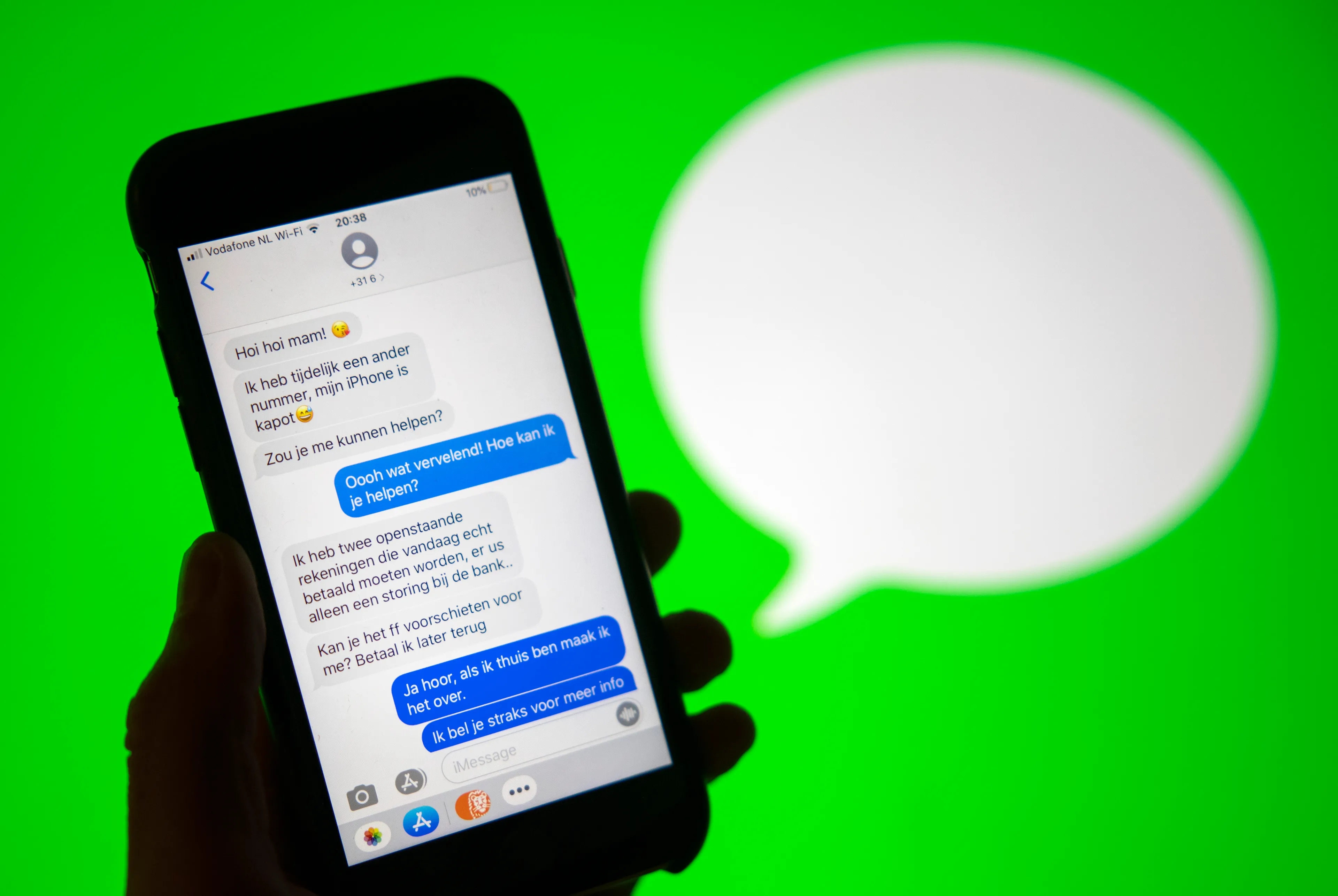WhatsApp-fraudeurs opgepakt die ruim een ton hebben buitgemaakt
