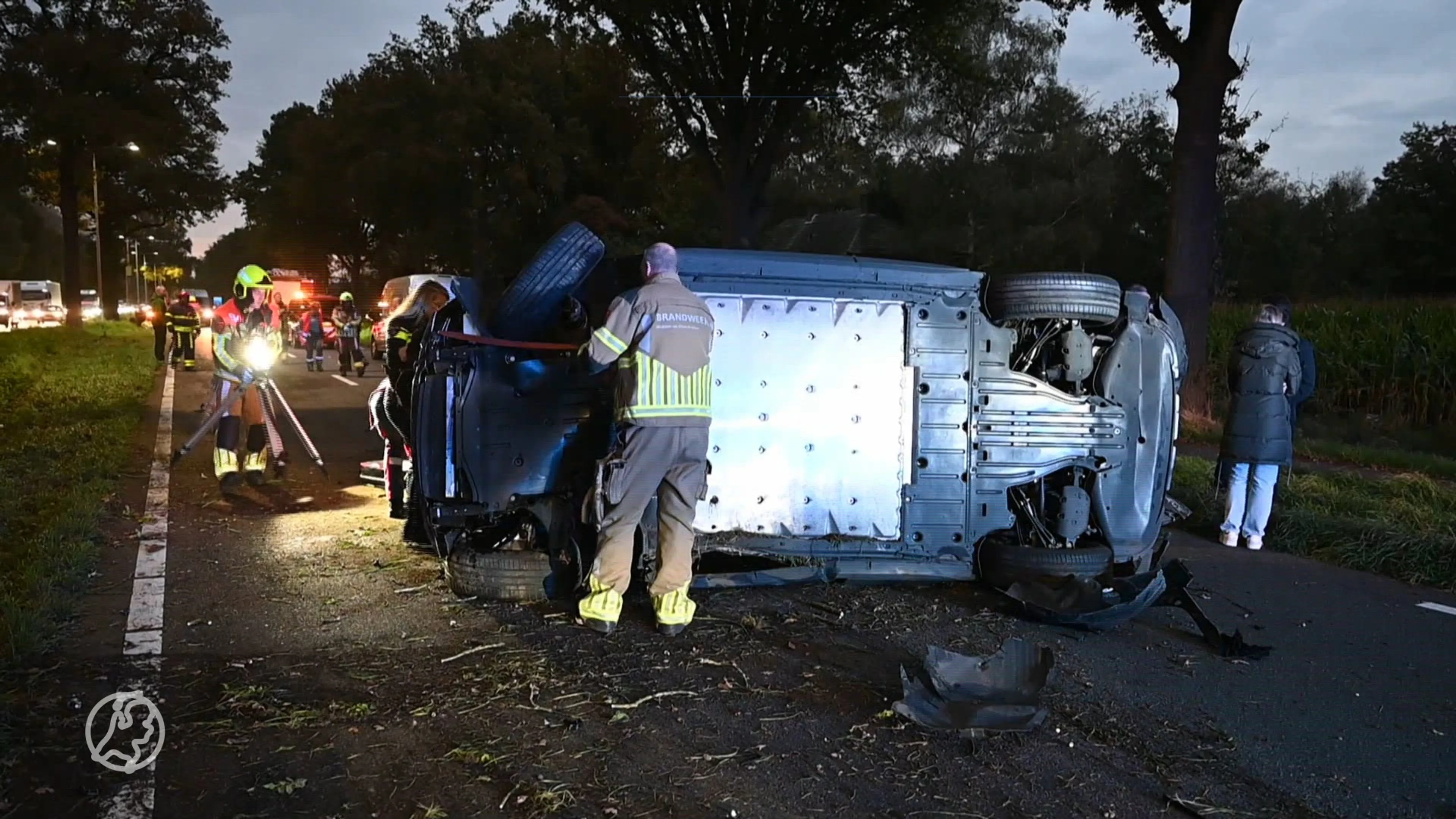 Twee gewonden en ravage op N65 bij Oisterwijk na ongeluk: weg urenlang afgesloten