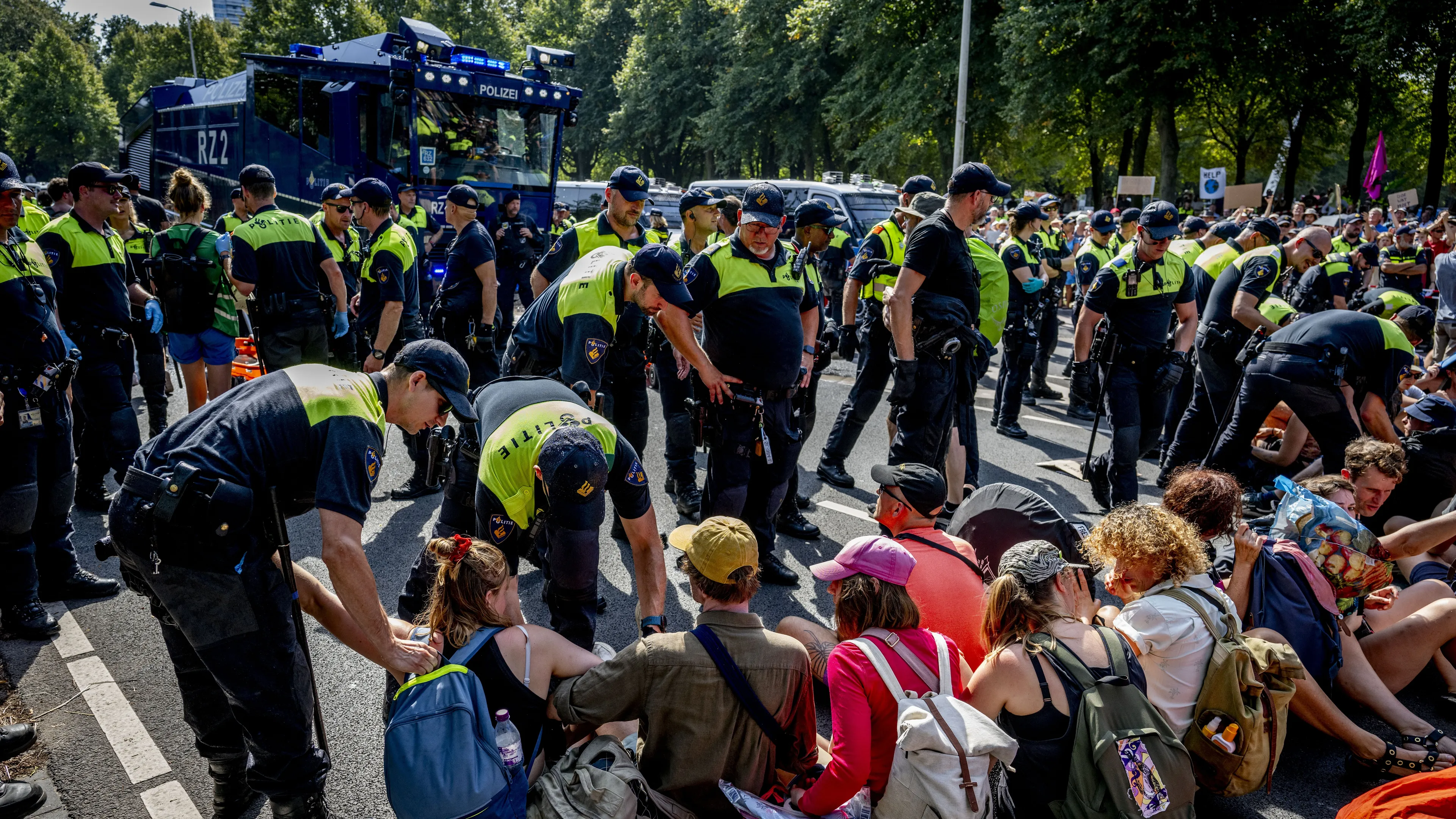 Alle klimaatactivisten van A12 verwijderd