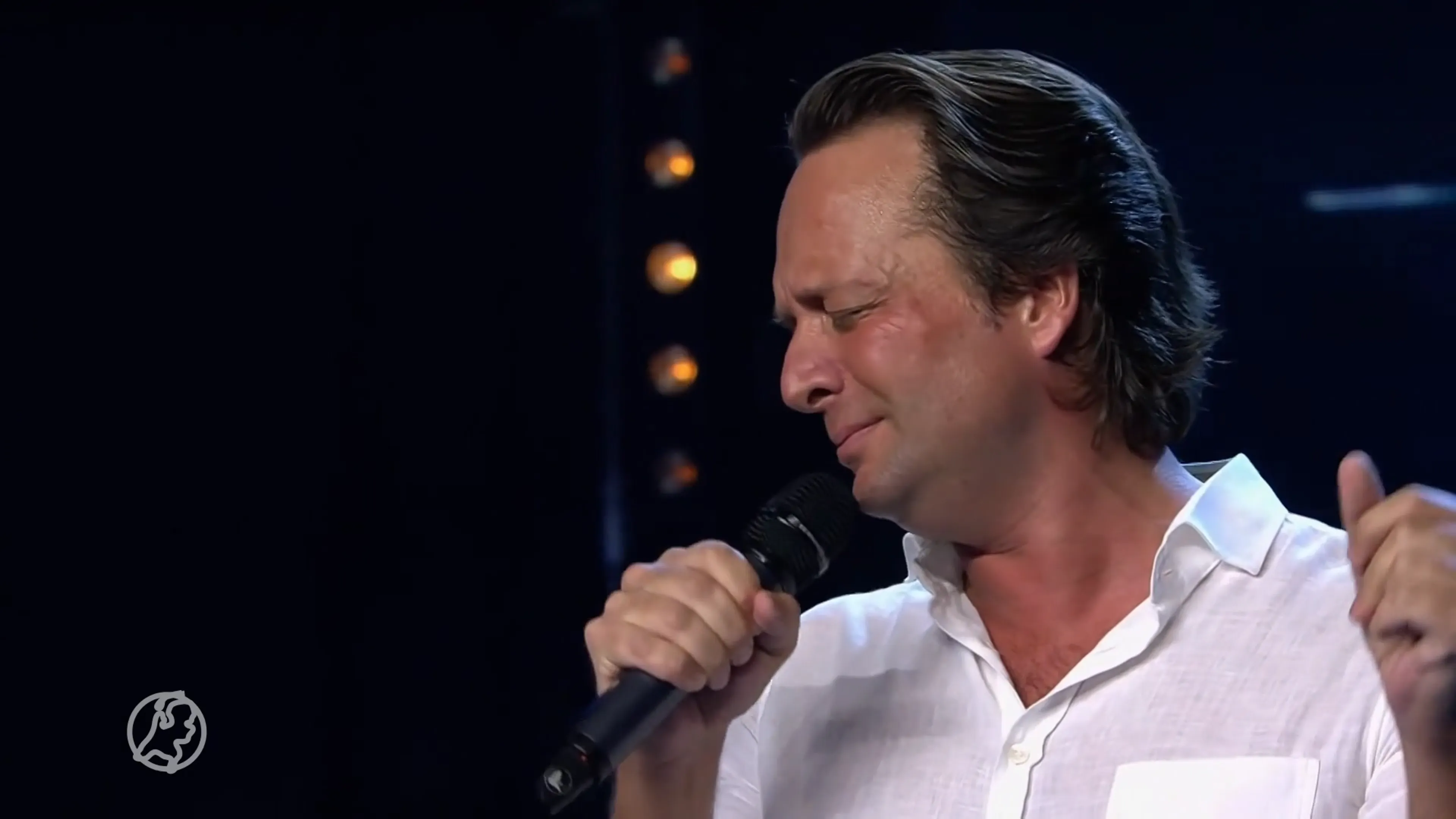'Nederlandse Julio Iglesias' swingt de oceaan over naar America's Got Talent