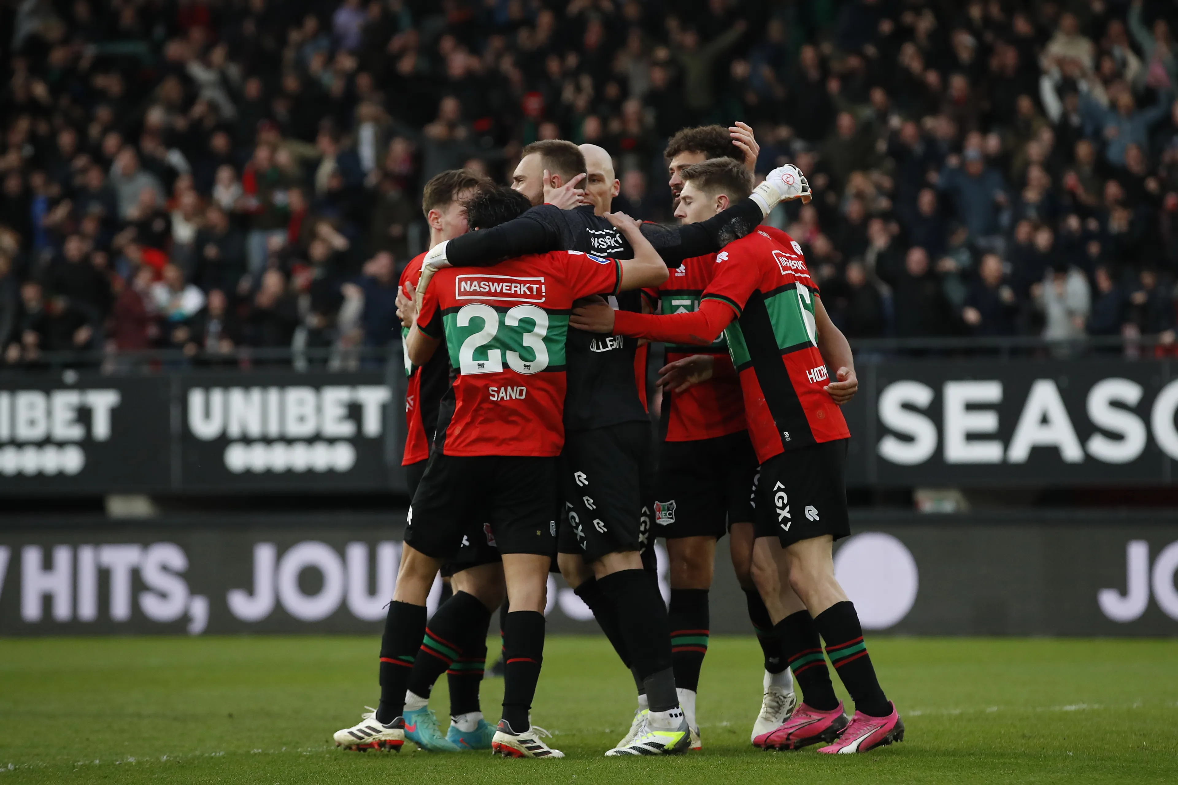 NEC bezorgt koploper PSV eerste nederlaag (3-1) van dit seizoen in Eredivisie