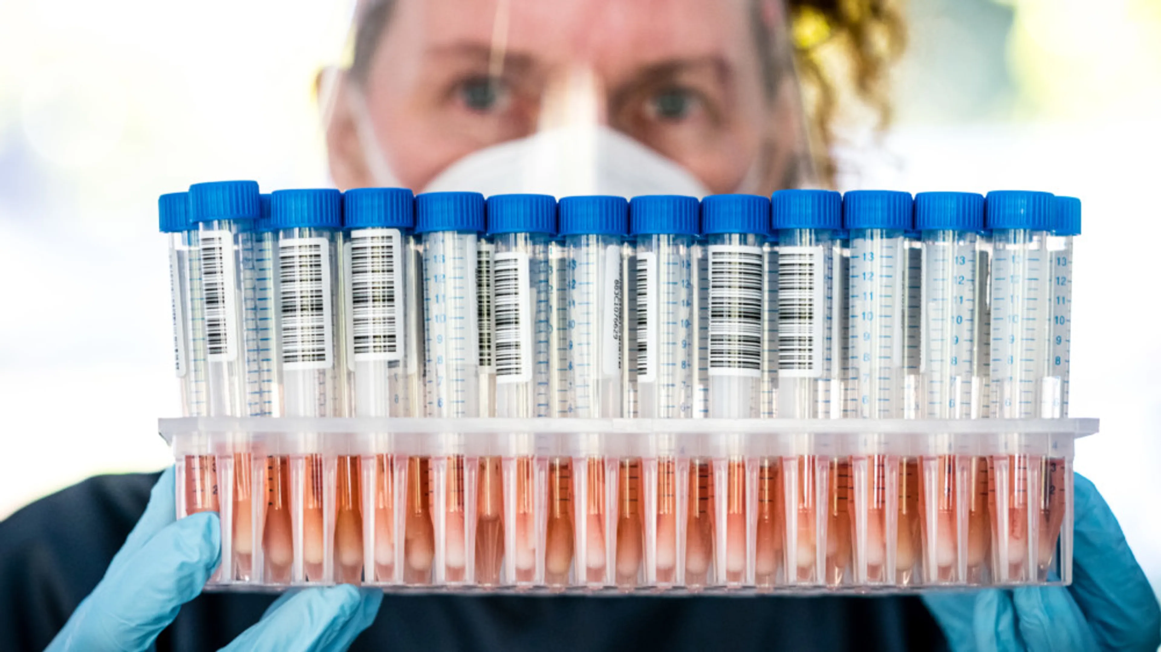 Omikron rukt snel op, vaccins stuk minder effectief