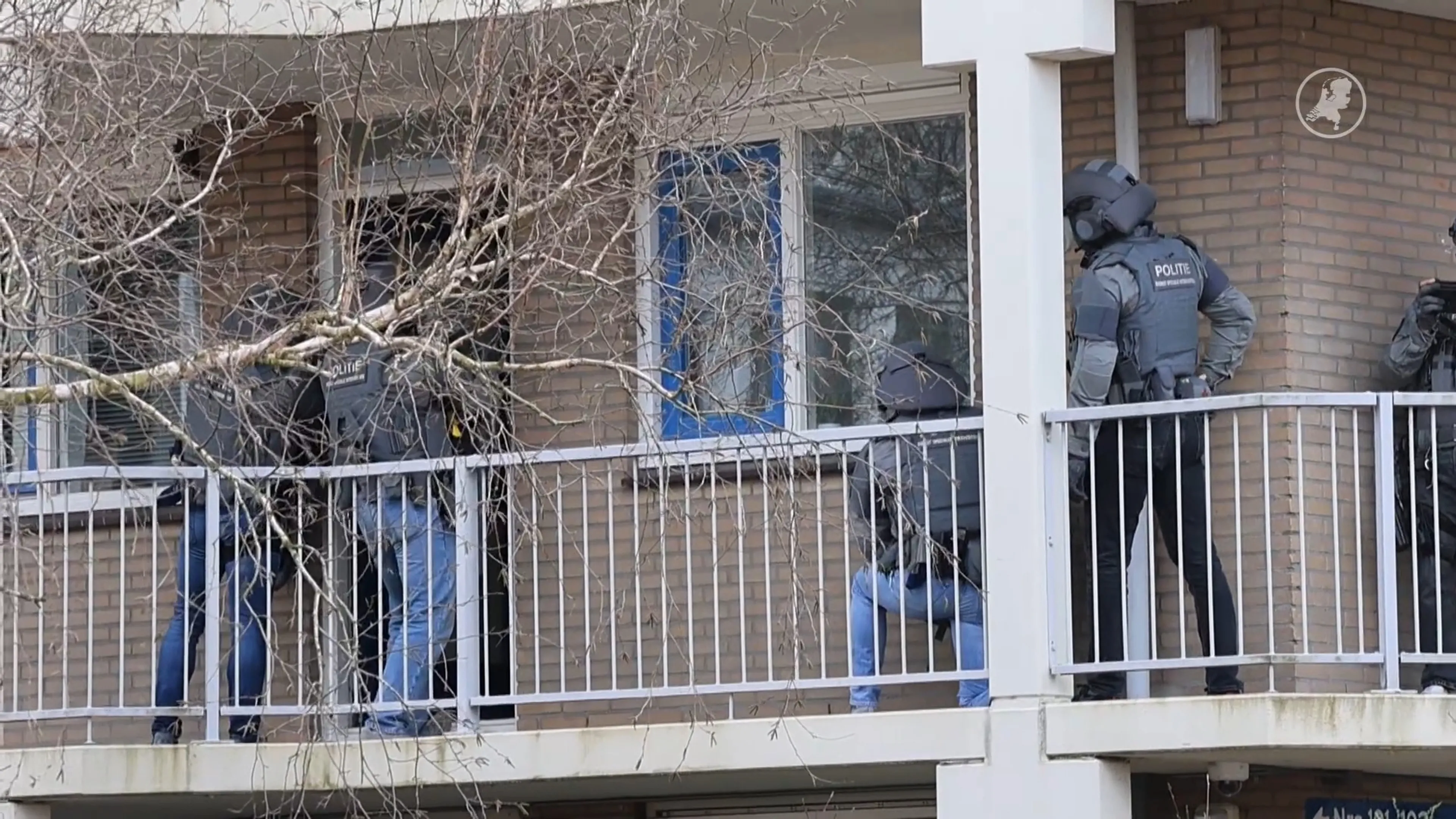 Zwaargewapend arrestatieteam doet inval in woning in Rijswijk
