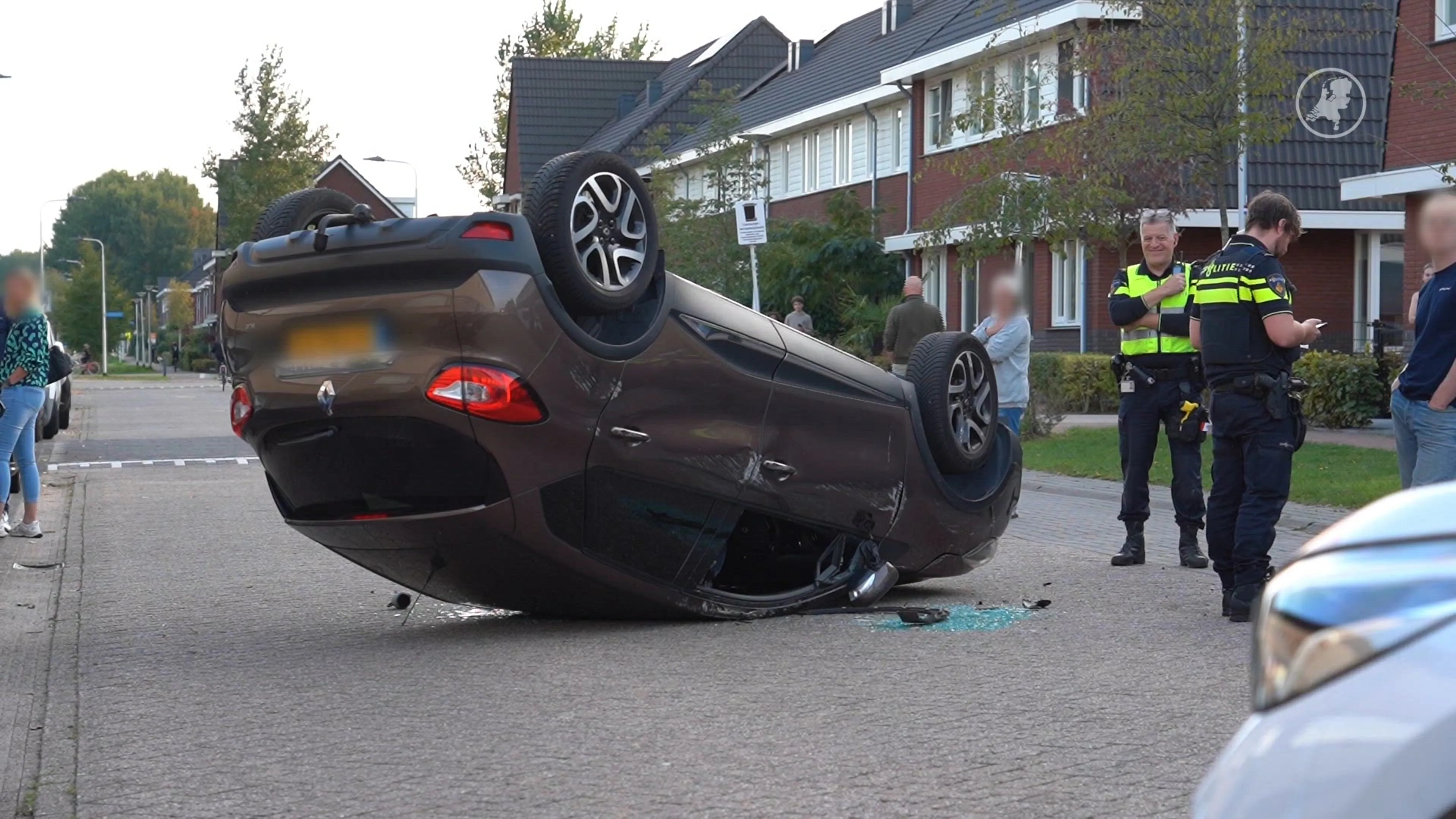Beschonken bestuurder vliegt in Tilburg met kind (7) in auto over de kop