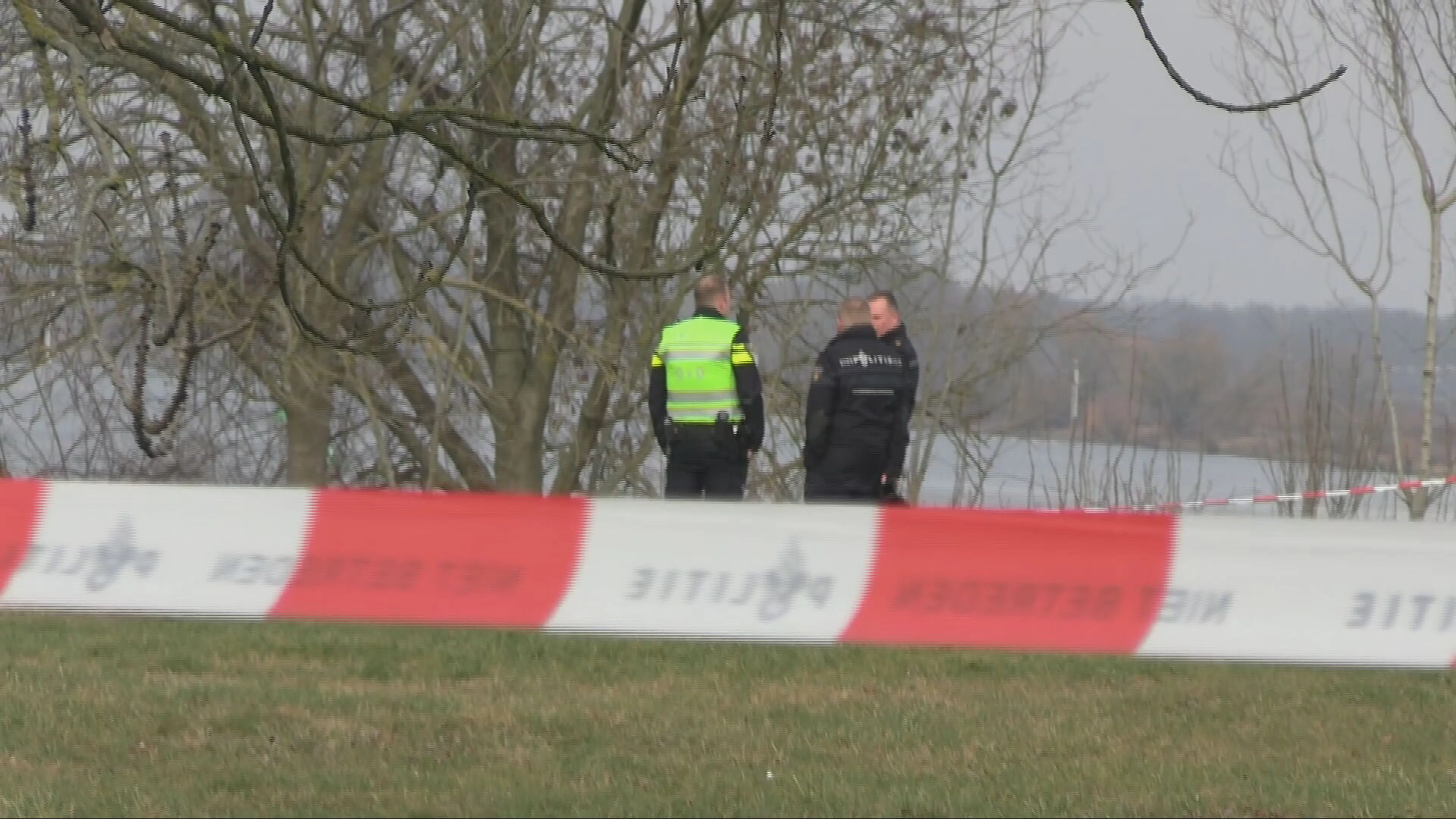 Man (40) dood gevonden in Maas, politie gaat uit van misdrijf
