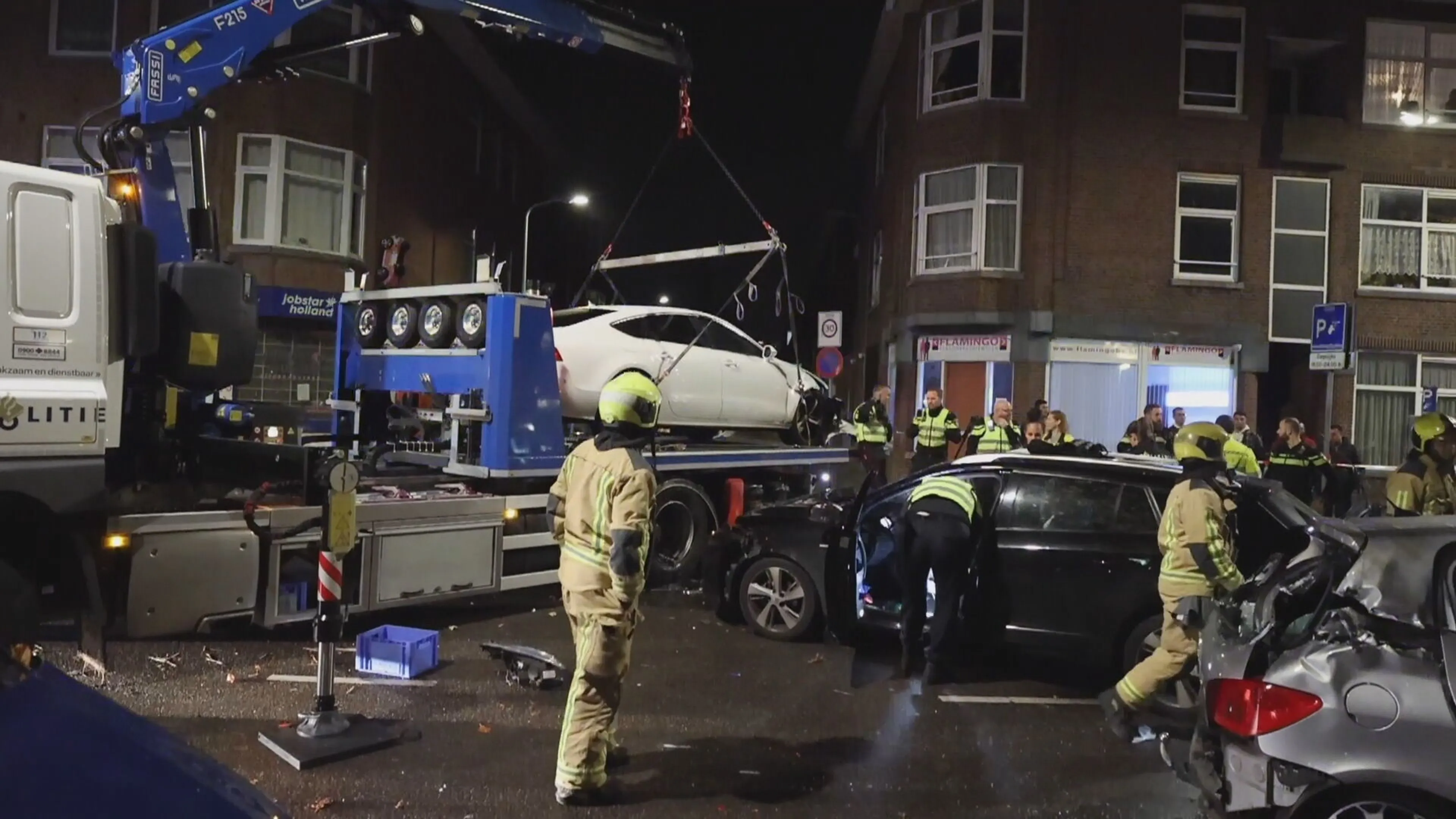 Dollemansrit in Den Haag: bestuurder rijdt in op politieonderzoek bij ongeval