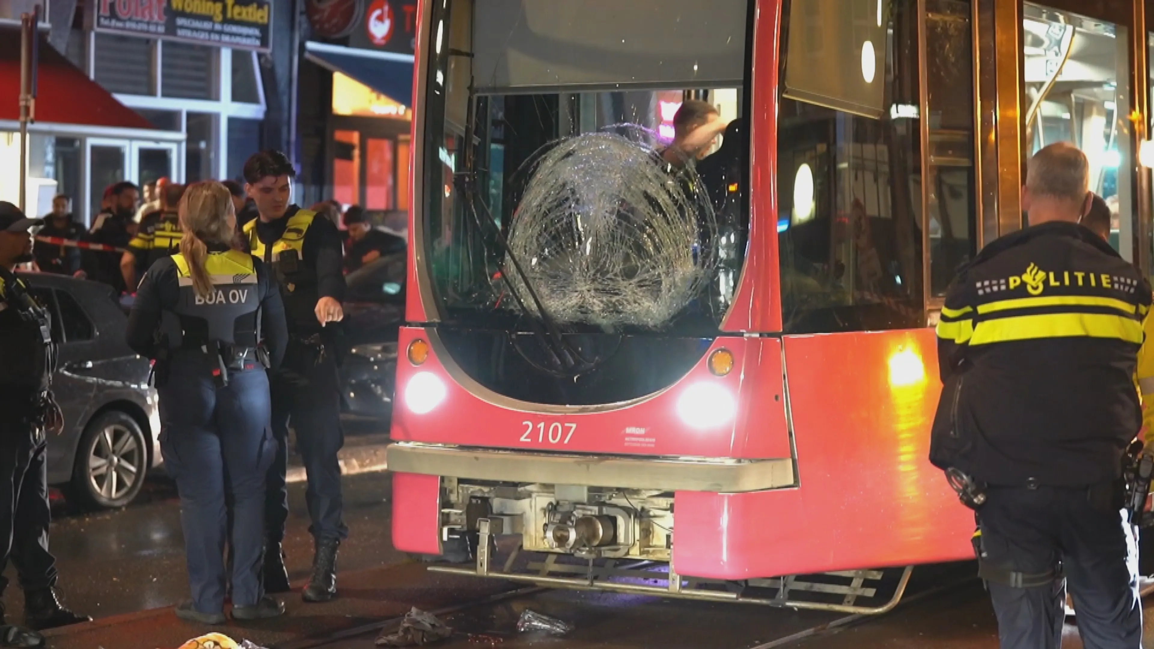 Twee vrouwen gewond na aanrijding met tram in Rotterdam