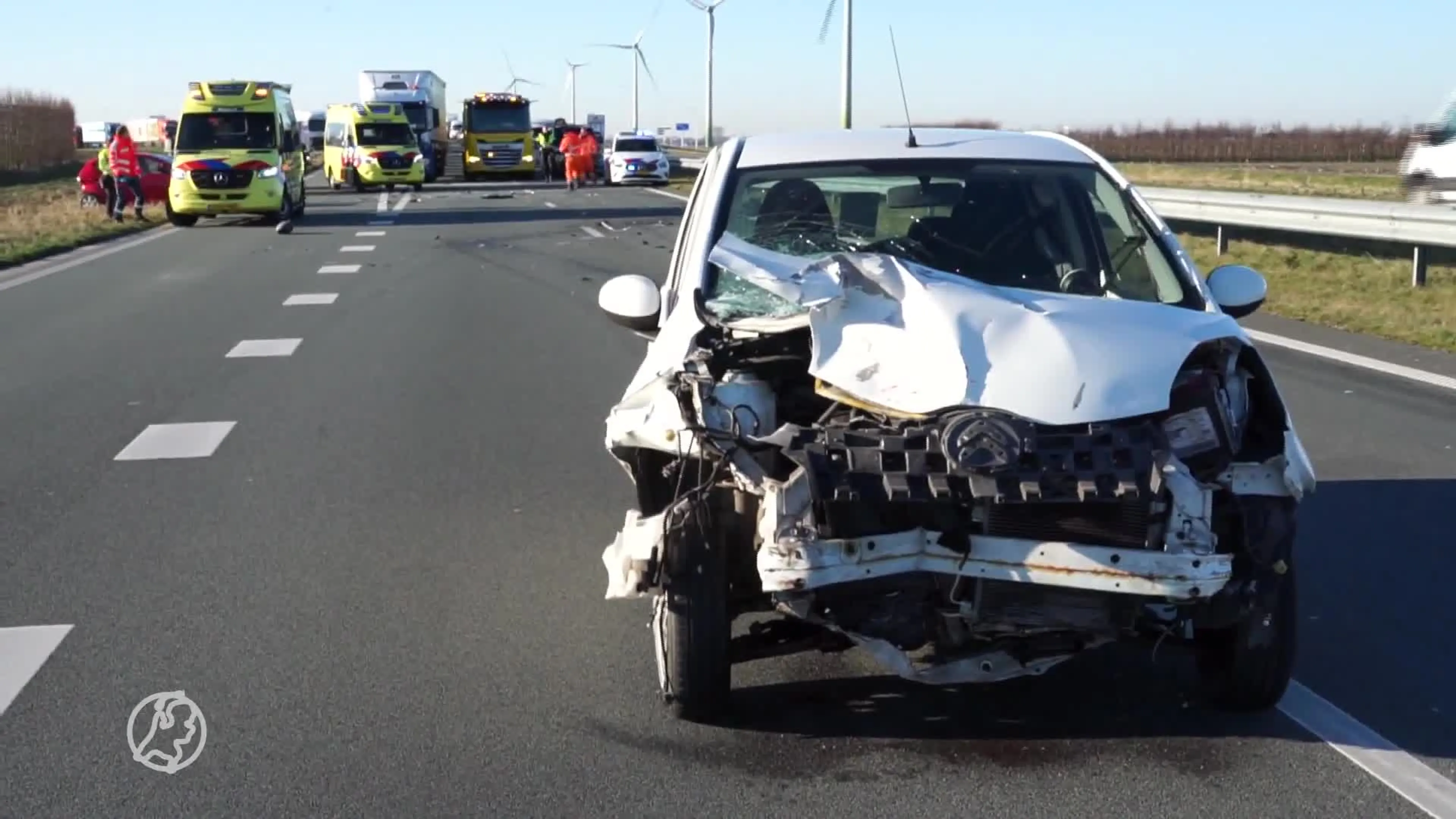Ravage in Zwaagdijk-Oost na ongeluk met stilstaande auto
