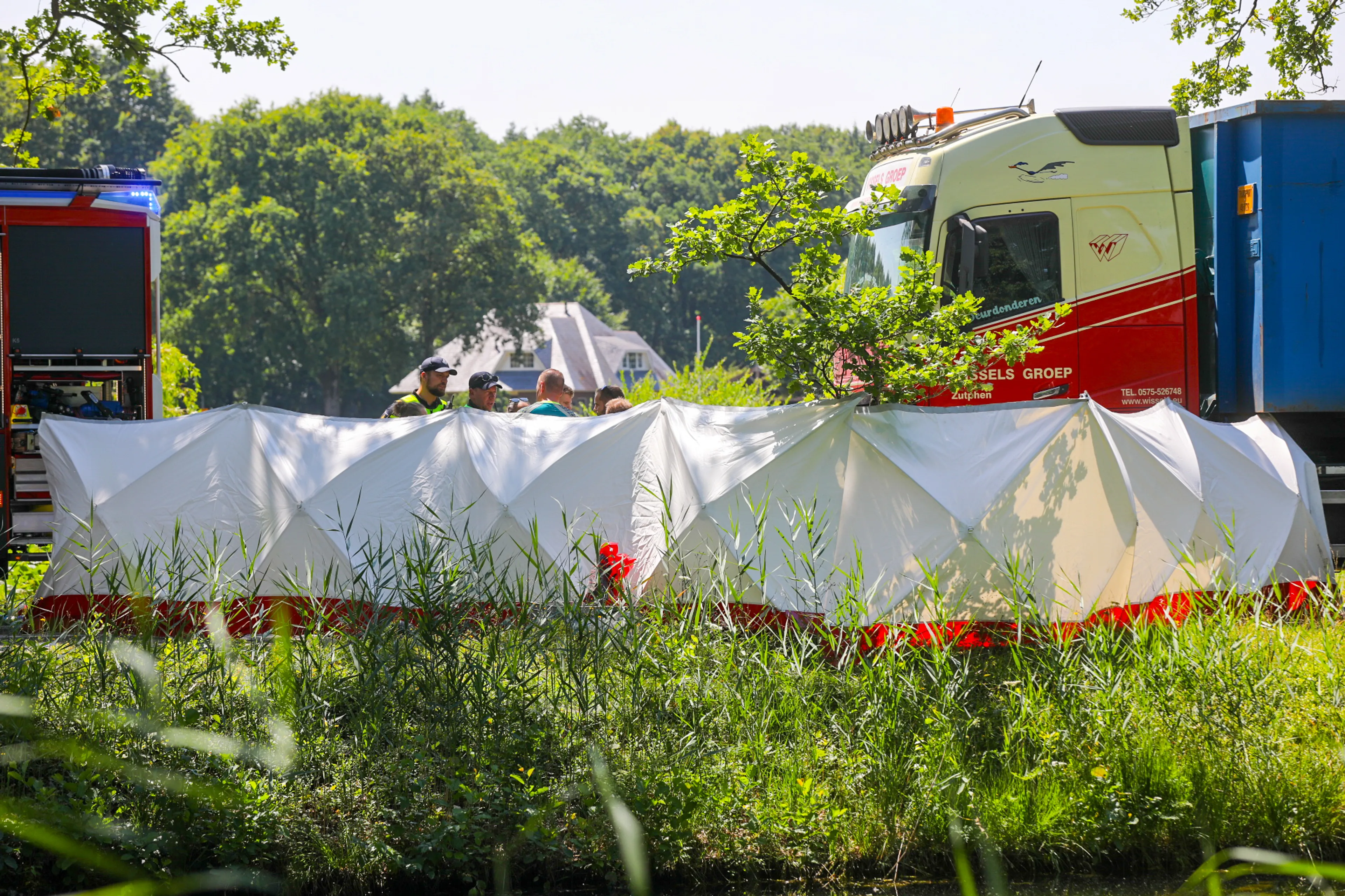 Politieagent komt om bij ernstig ongeval met vrachtwagen in Lieren
