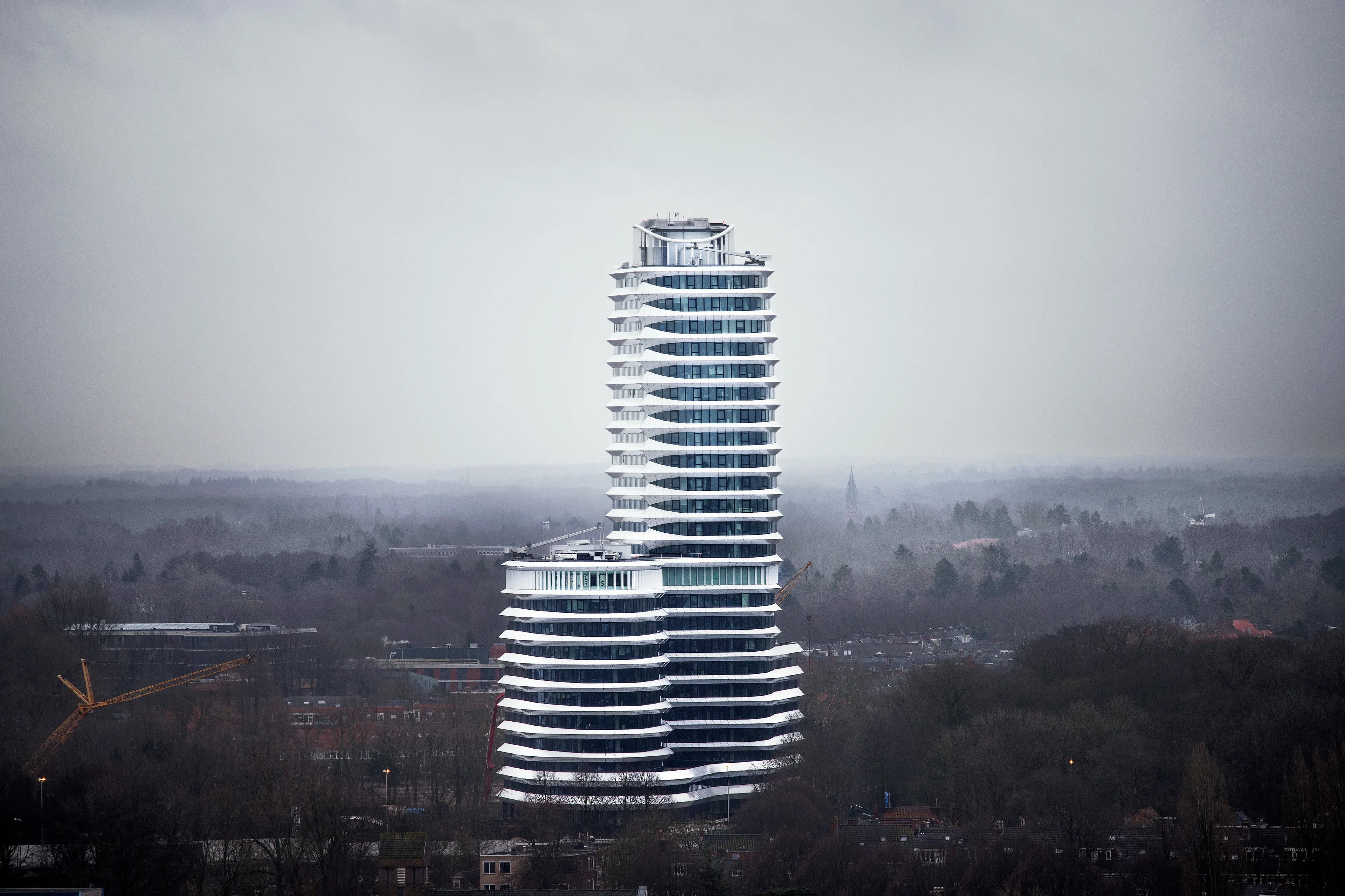 Mensen onwel door 'vreemde lucht' in gebouw DUO en Belastingdienst in Groningen