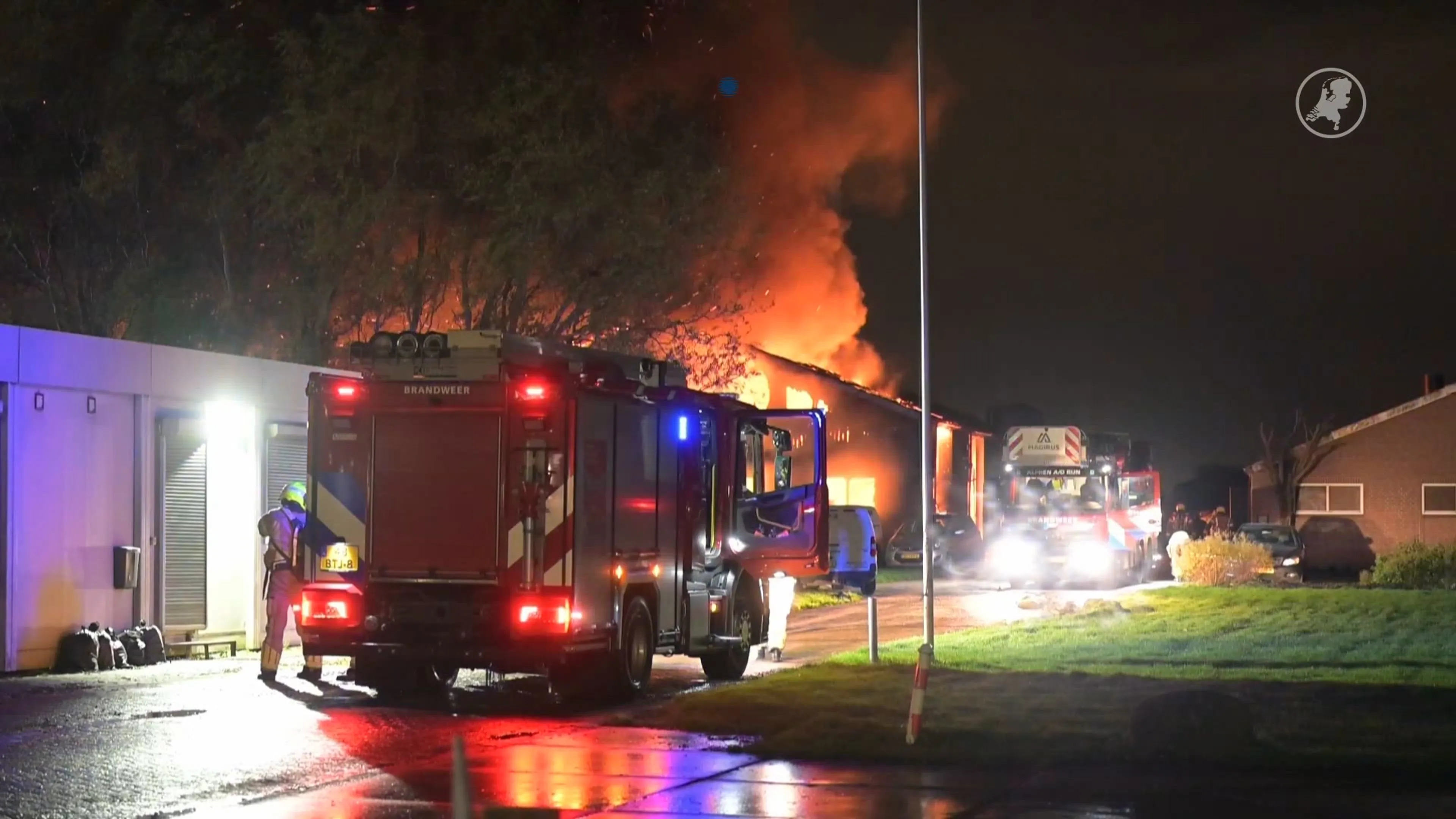 Paarden in veiligheid bij grote brand in Alphen aan den Rijn