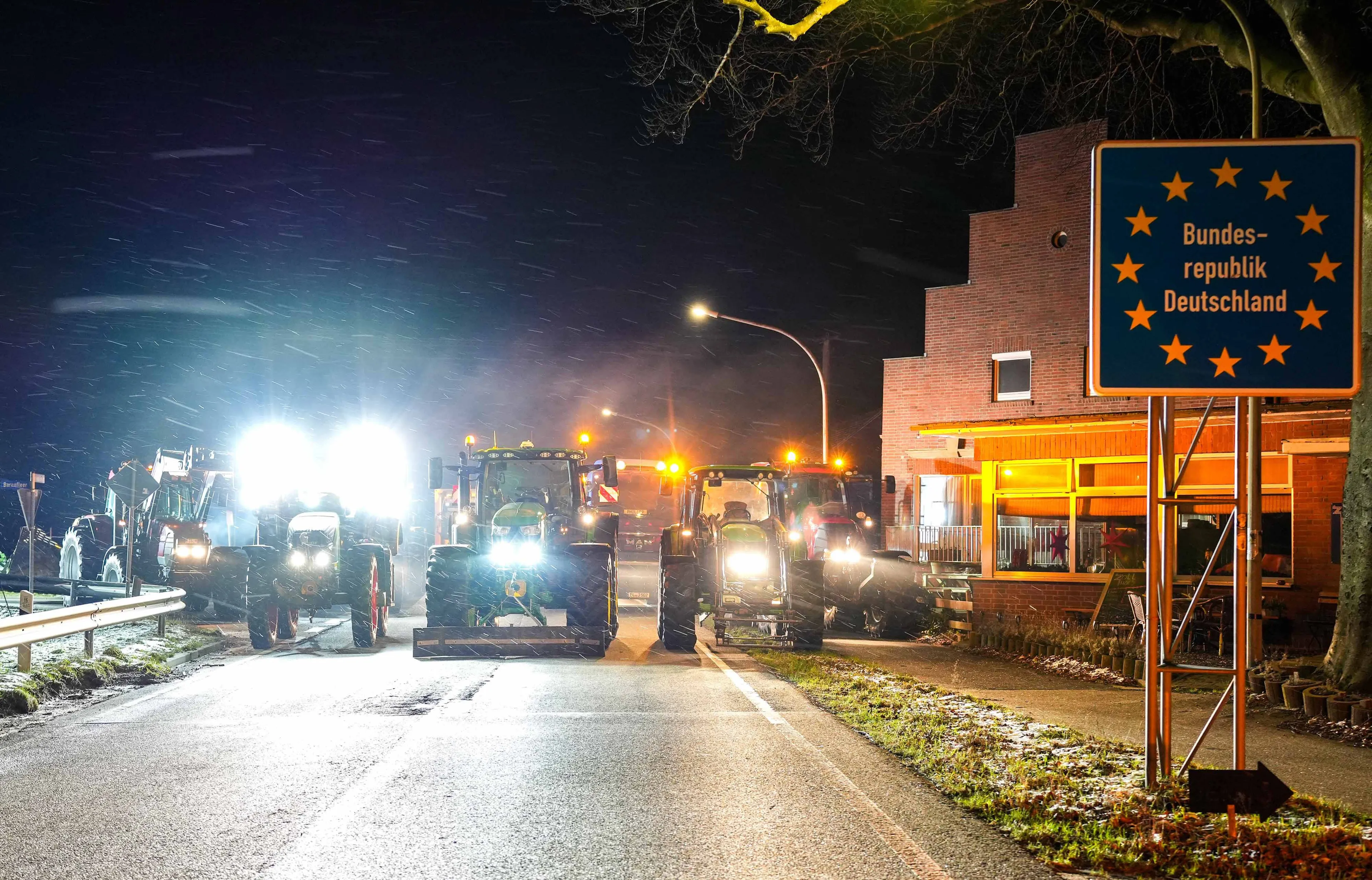 Nederlandse wegen geblokkeerd door Duitse boeren