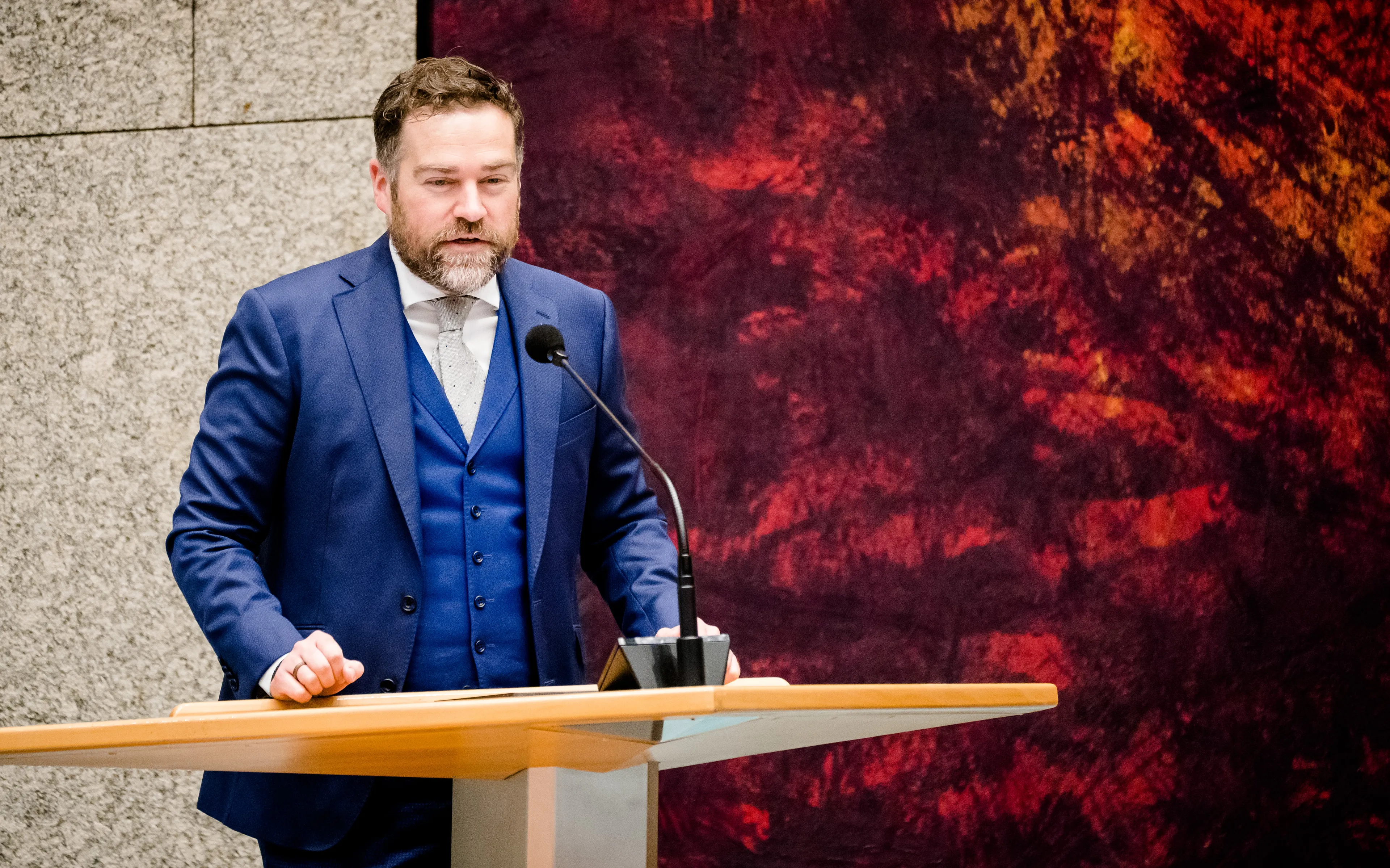 Dijkhoff roept demonstranten Amsterdam op om zich te melden bij de GGD
