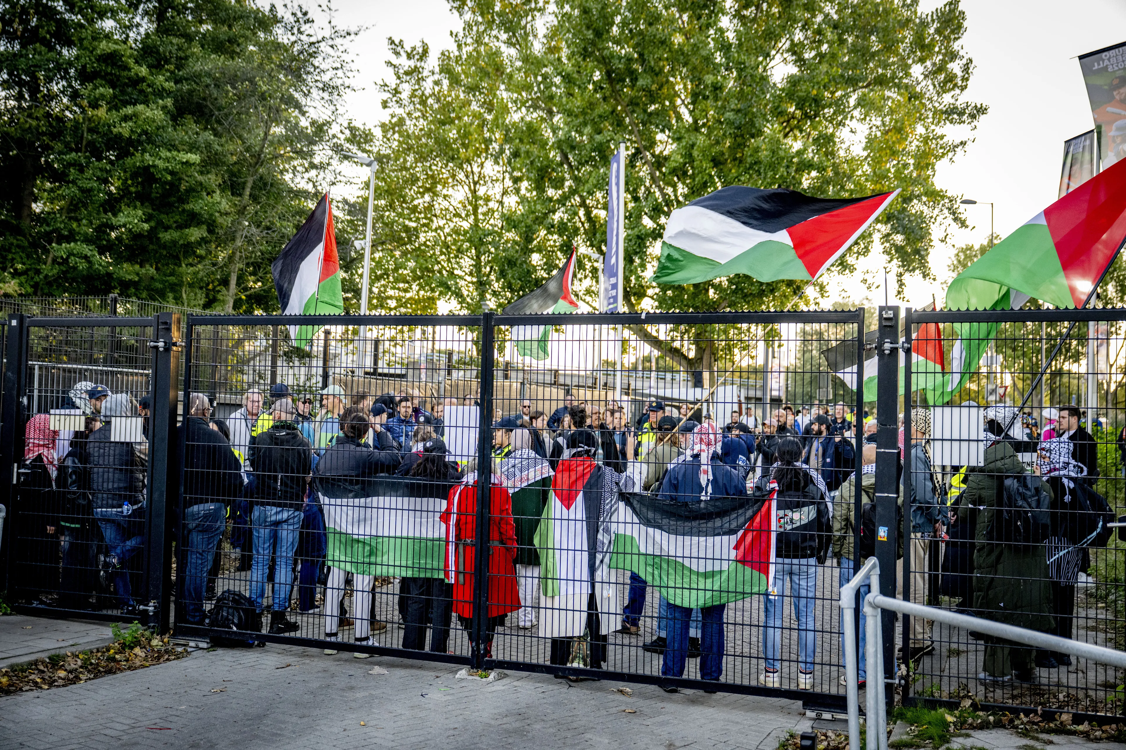 Weer protest tegen Israël op EK Honkbal, ingang stadion geblokkeerd