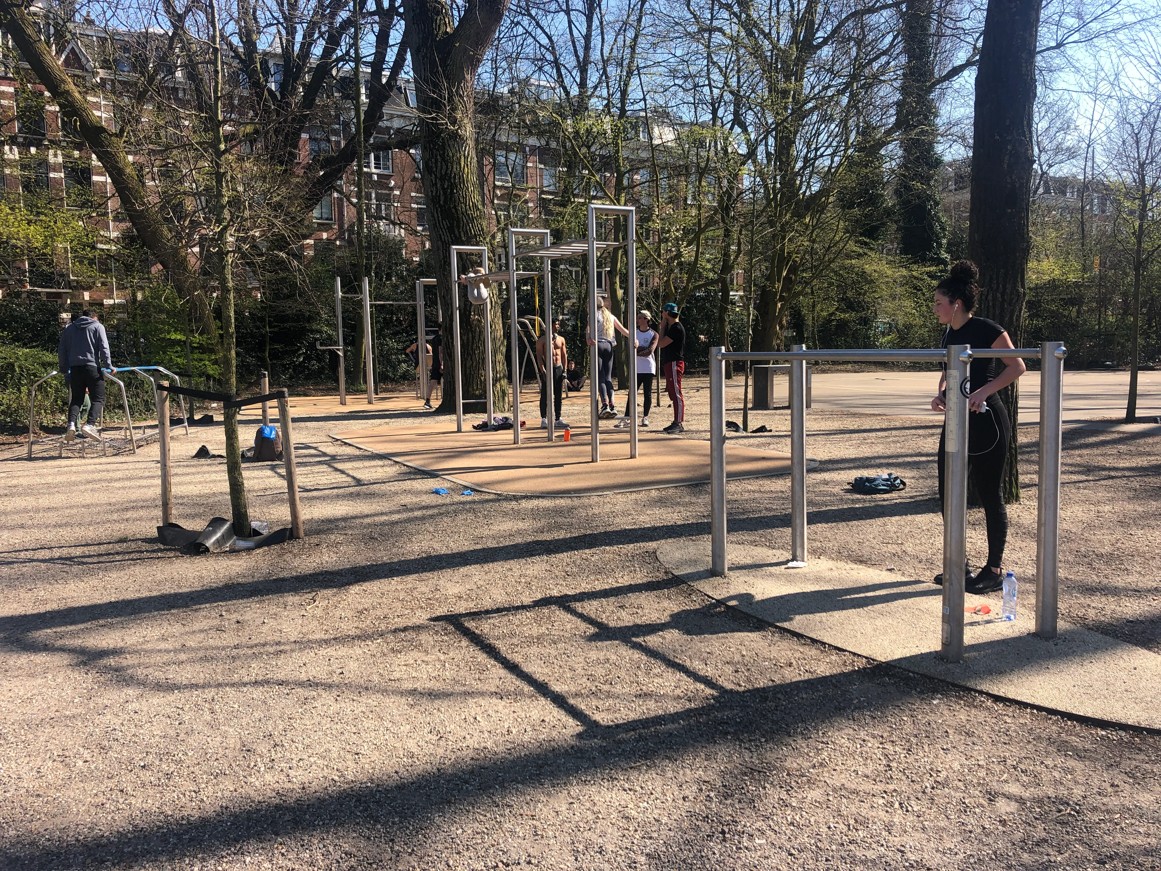 Toch nog veel sportende mensen in parkjes ondanks nieuwe regels