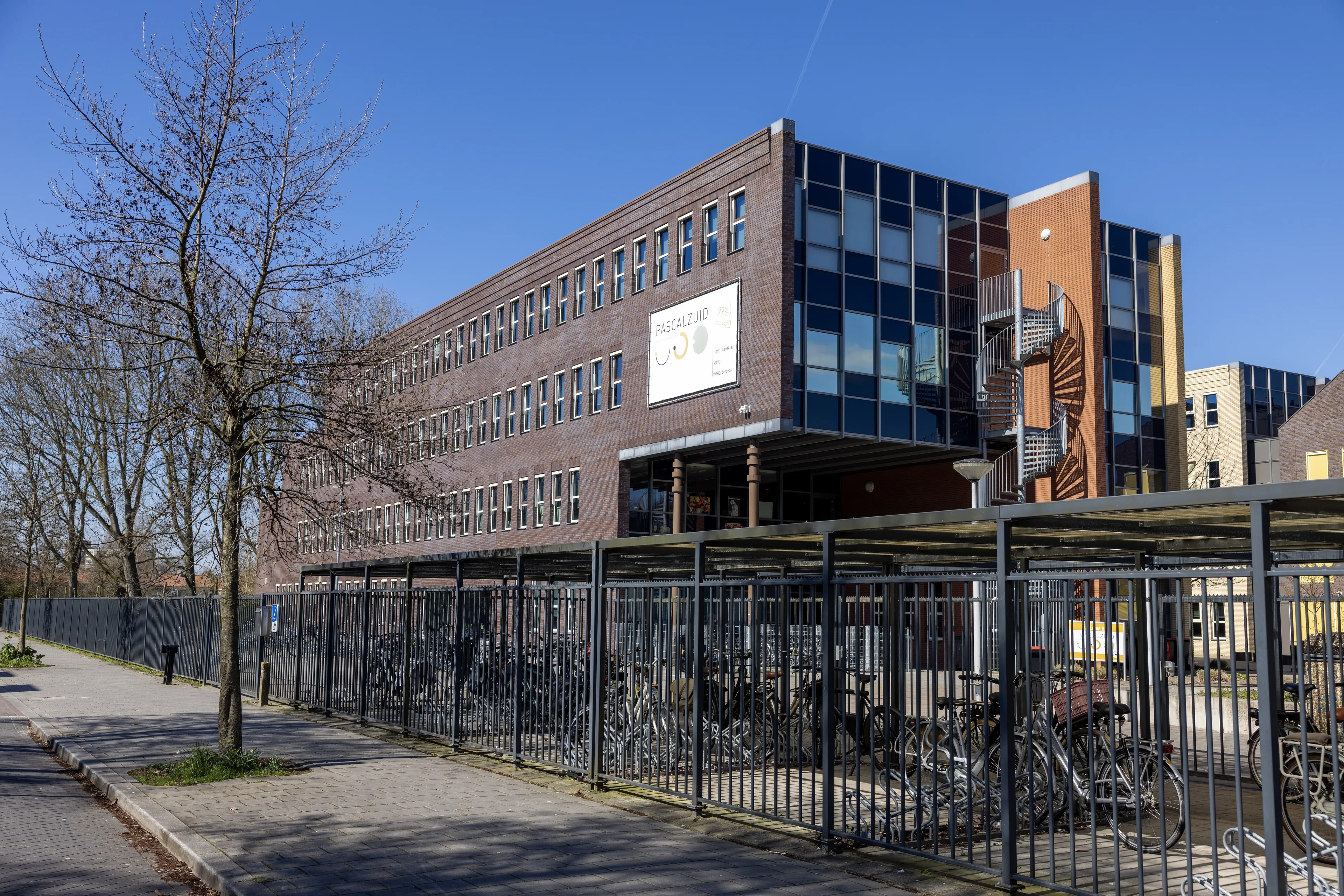 Tieners veroordeeld voor dreigen met schoolshooting Zaandam 