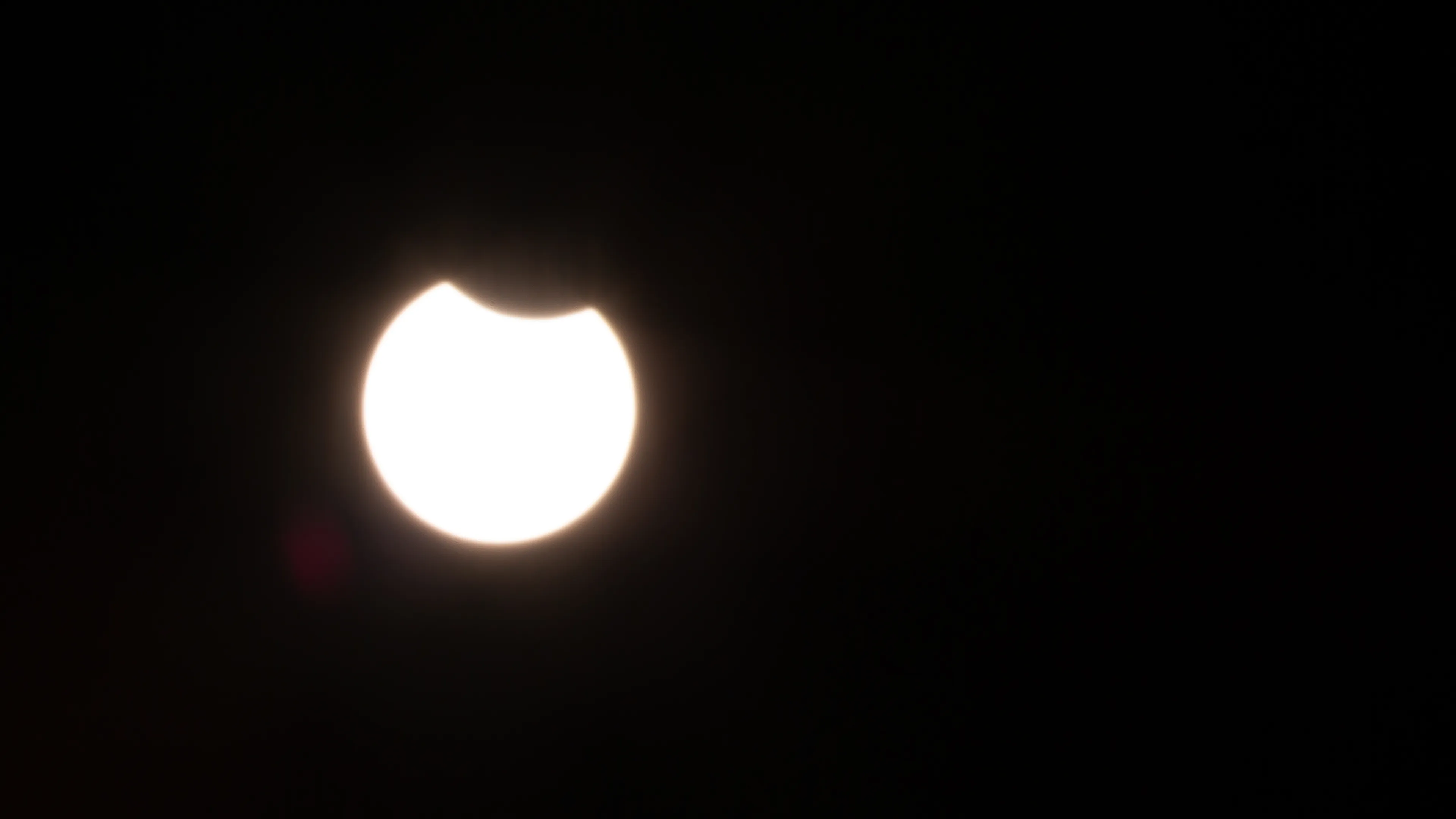 Vandaag wordt een 'hapje uit de zon' genomen: kunnen wij iets zien van de zonsverduistering?