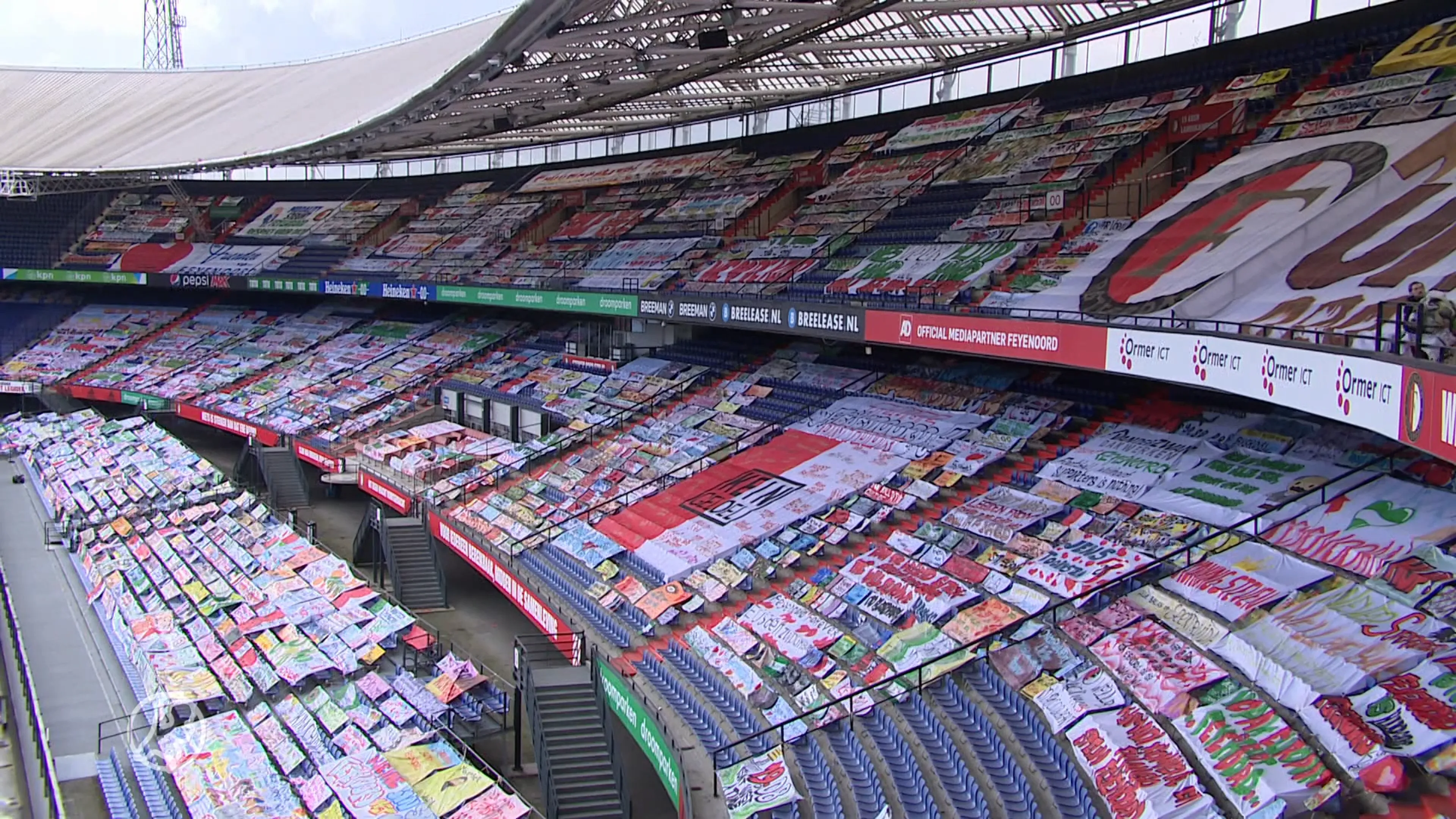 Feyenoord-supporters moeten spandoeken weghalen omdat Ajax een bekerfinale komt spelen