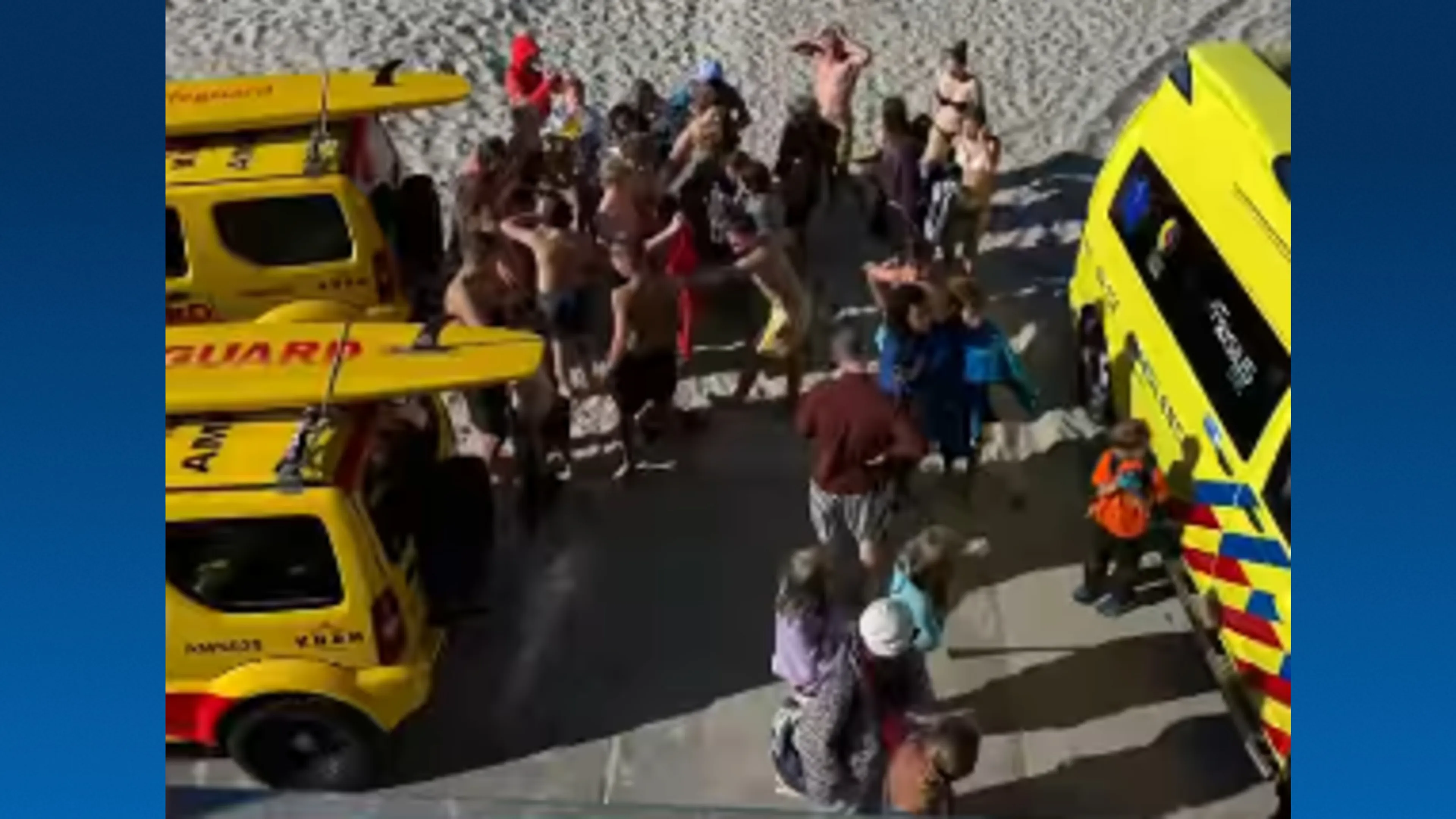 Strandwachten redden zestien kinderen uit zee bij Ameland