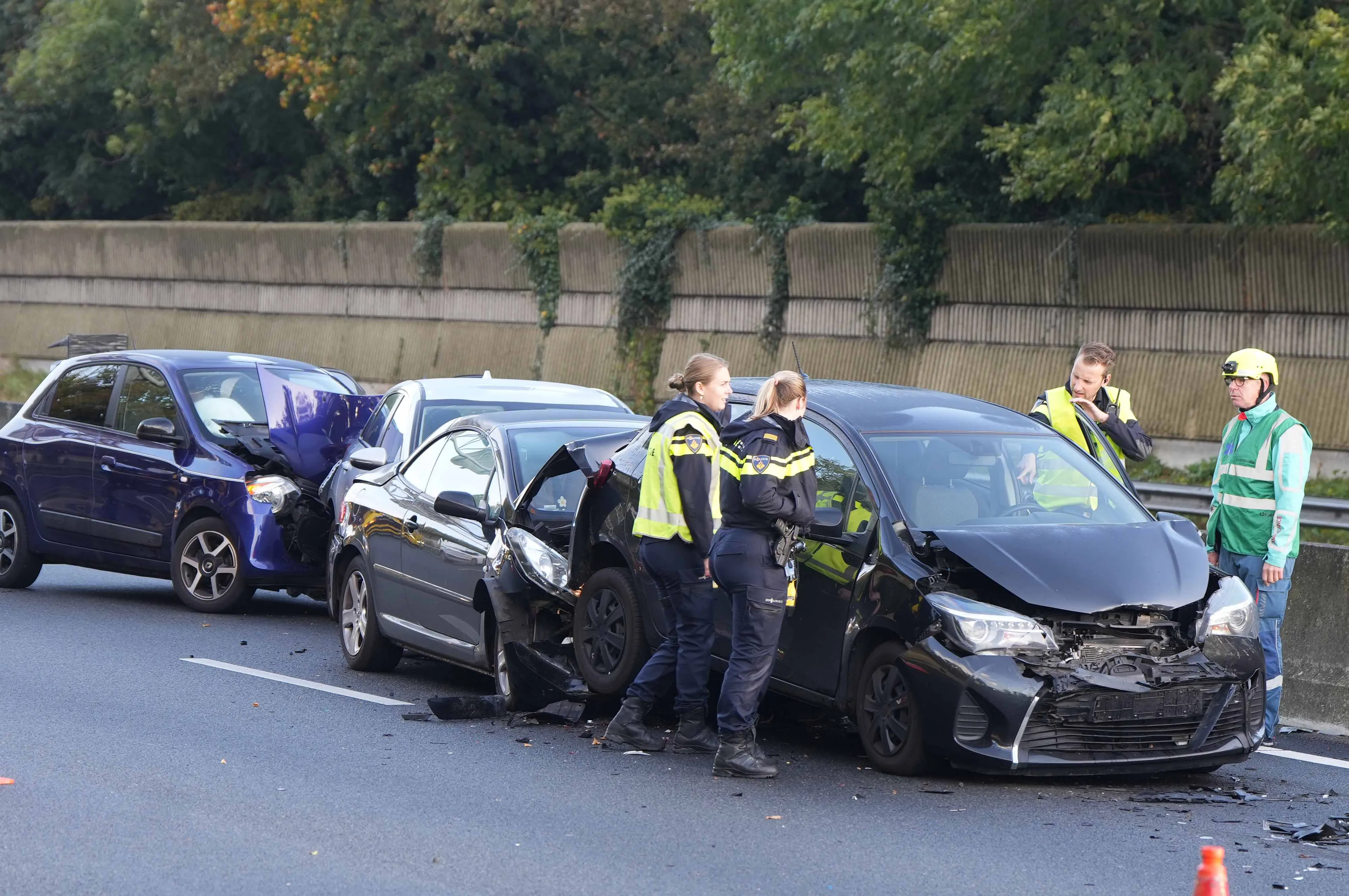 Kettingbotsing met zeven auto's op A28 bij Staphorst