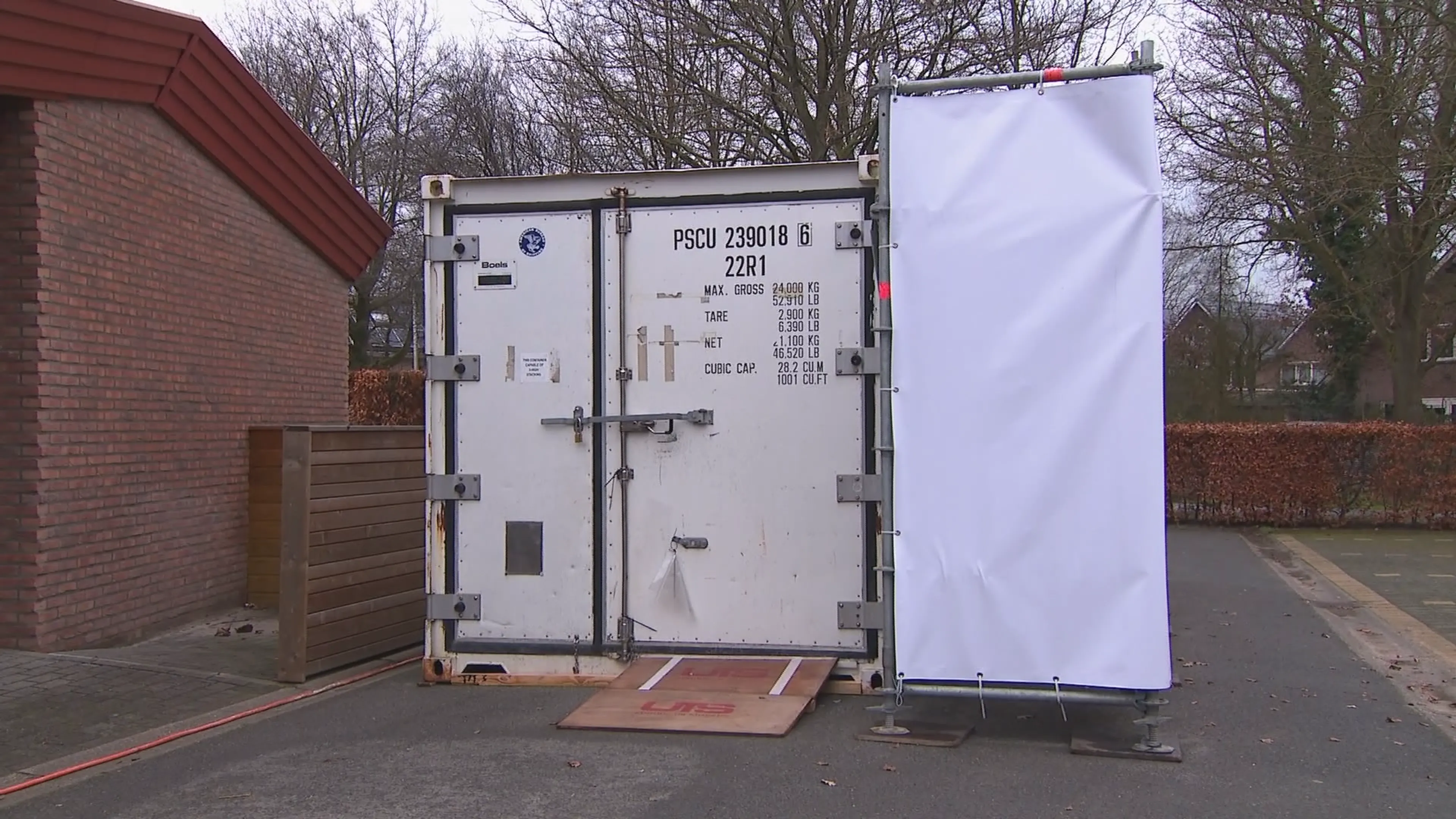 Uitvaartbedrijf DELA plaatst koelcontainers vanwege coronadoden: 'Weer terug bij af'