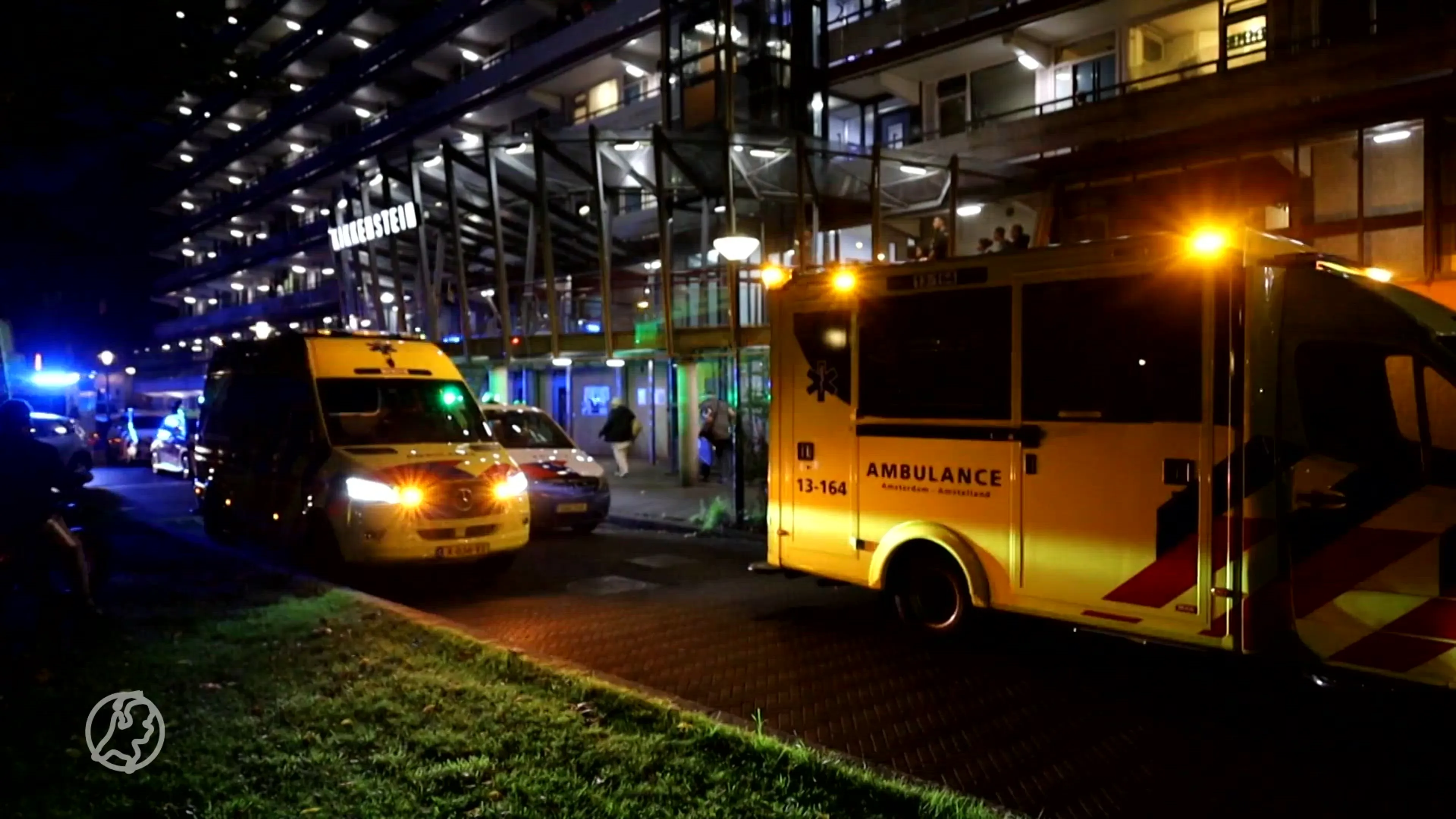 Video: Steekpartij in flat Amsterdam Zuidoost, drie gewonden