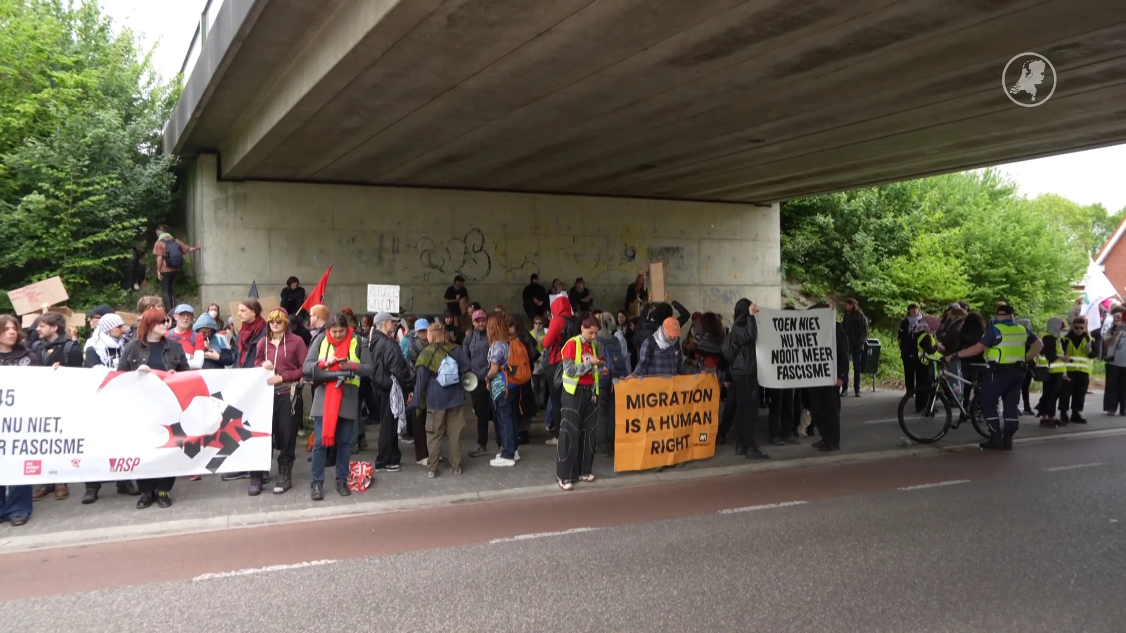 Grote politieaanwezigheid in Ter Apel wegens demonstraties, verschillende groeperingen op de been