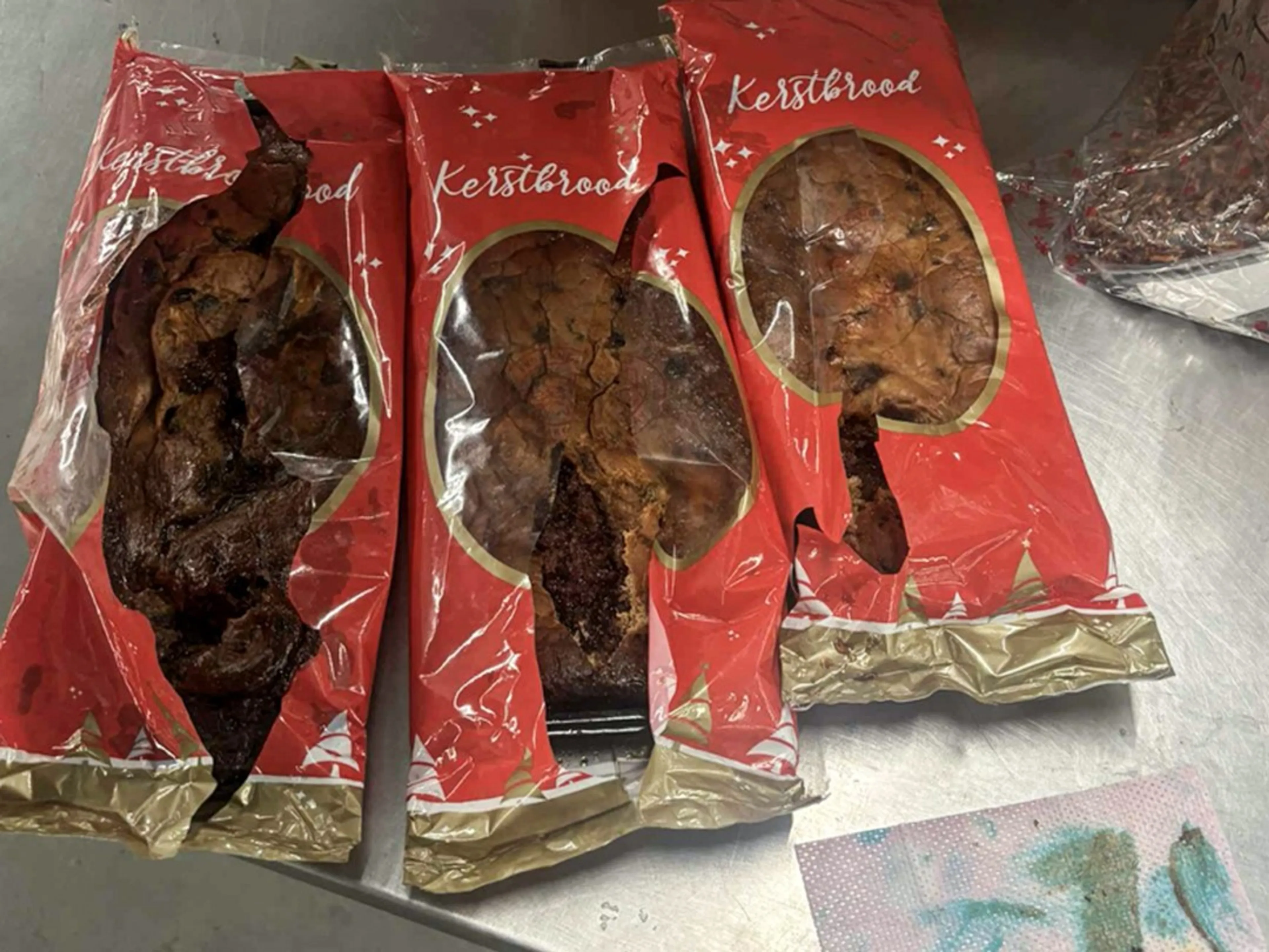 Wel witte kerst voor Douane: kerstbroden met cocaïne uit Suriname onderschept