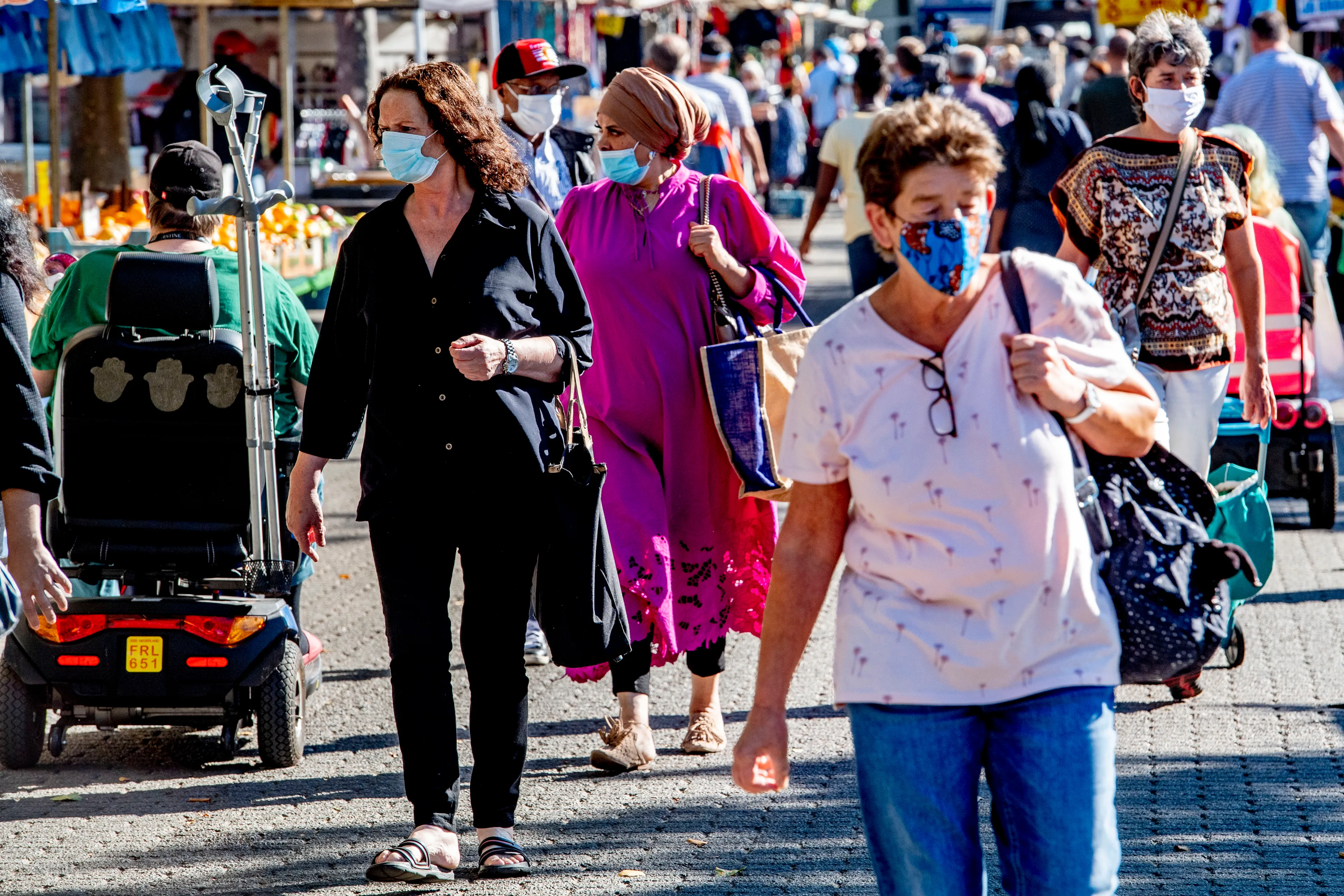 Oud-directeur infectieziekten pleit voor landelijk mondkapjesplicht