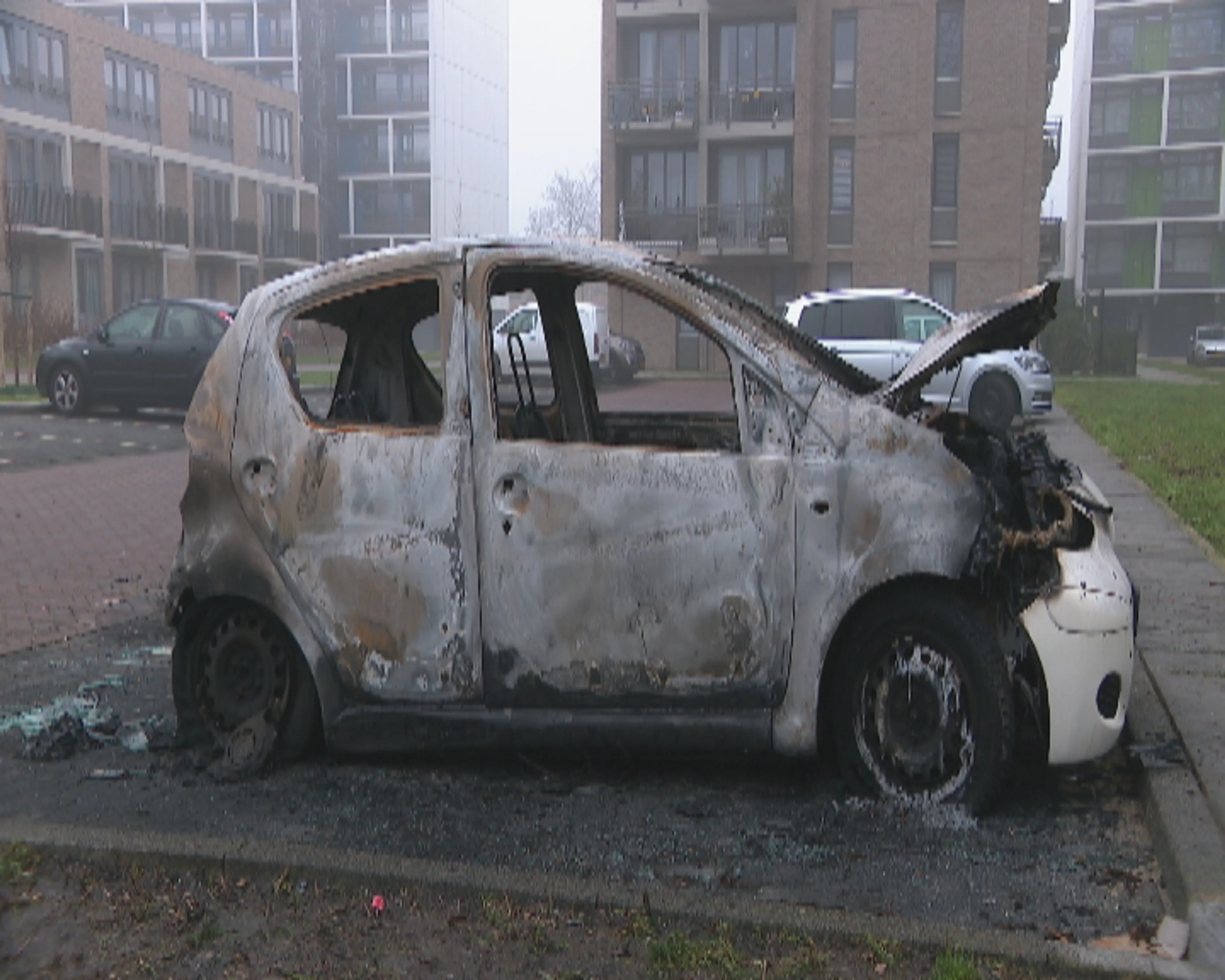 Crowdfundactie voor gedupeerden autobranden Vianen: 'We moeten elkaar helpen'