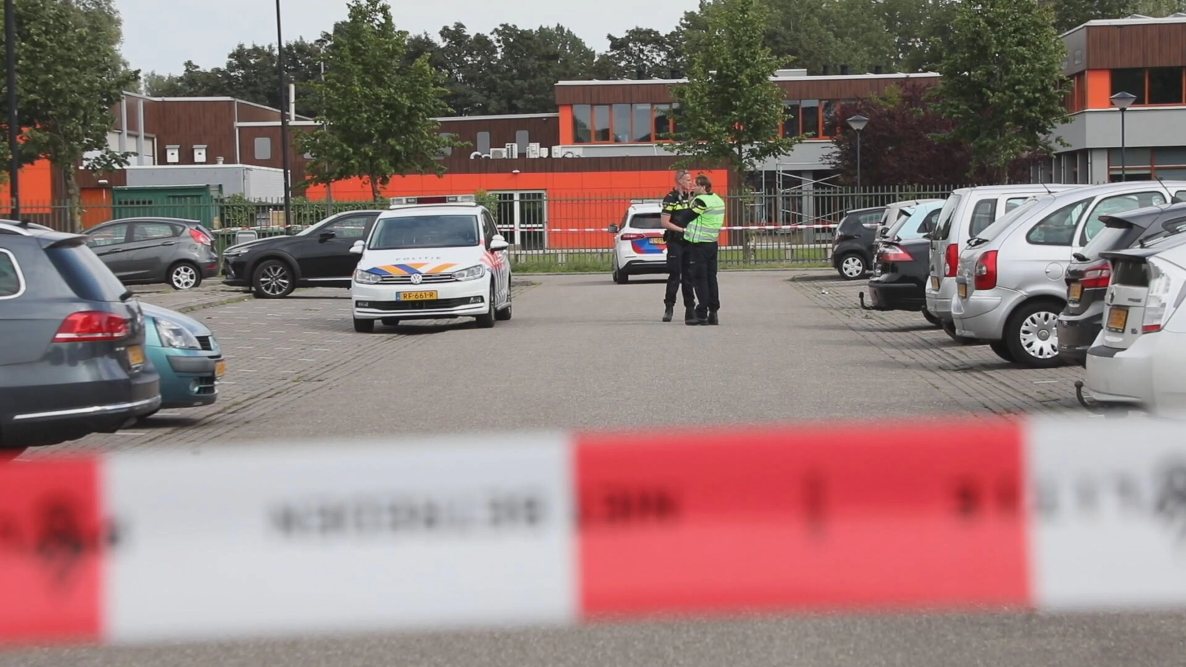 Scholier (17) voor ogen van zijn moeder met jachtgeweer in gezicht geschoten