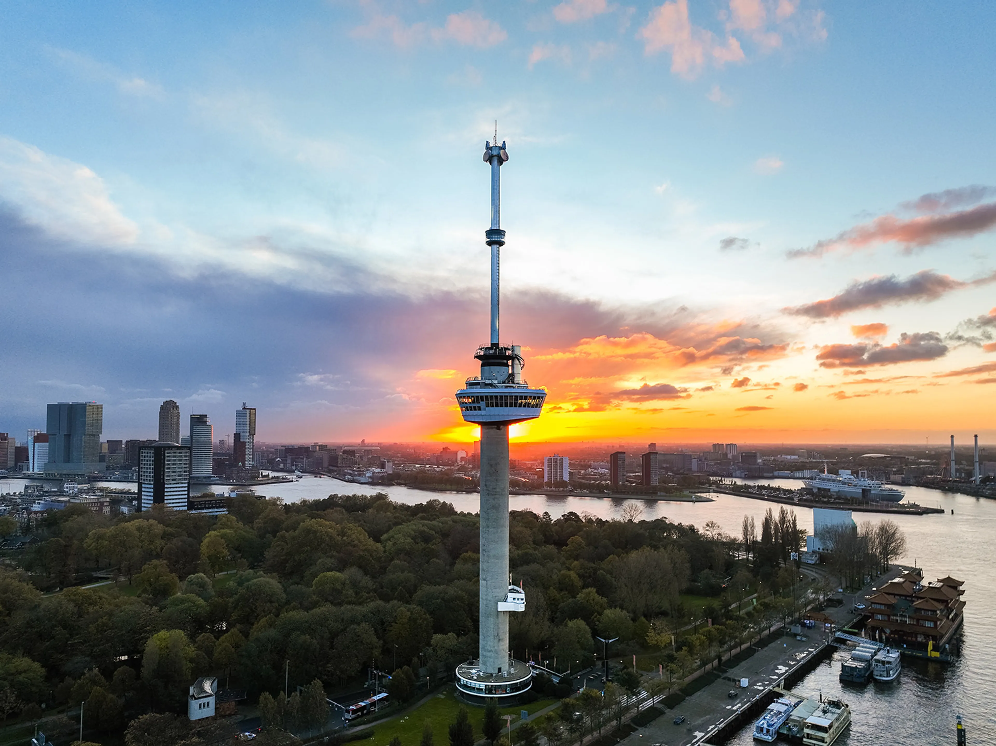 Tientallen meldingen van 'hinderlijk' fluitgeluid bij Euromast Rotterdam