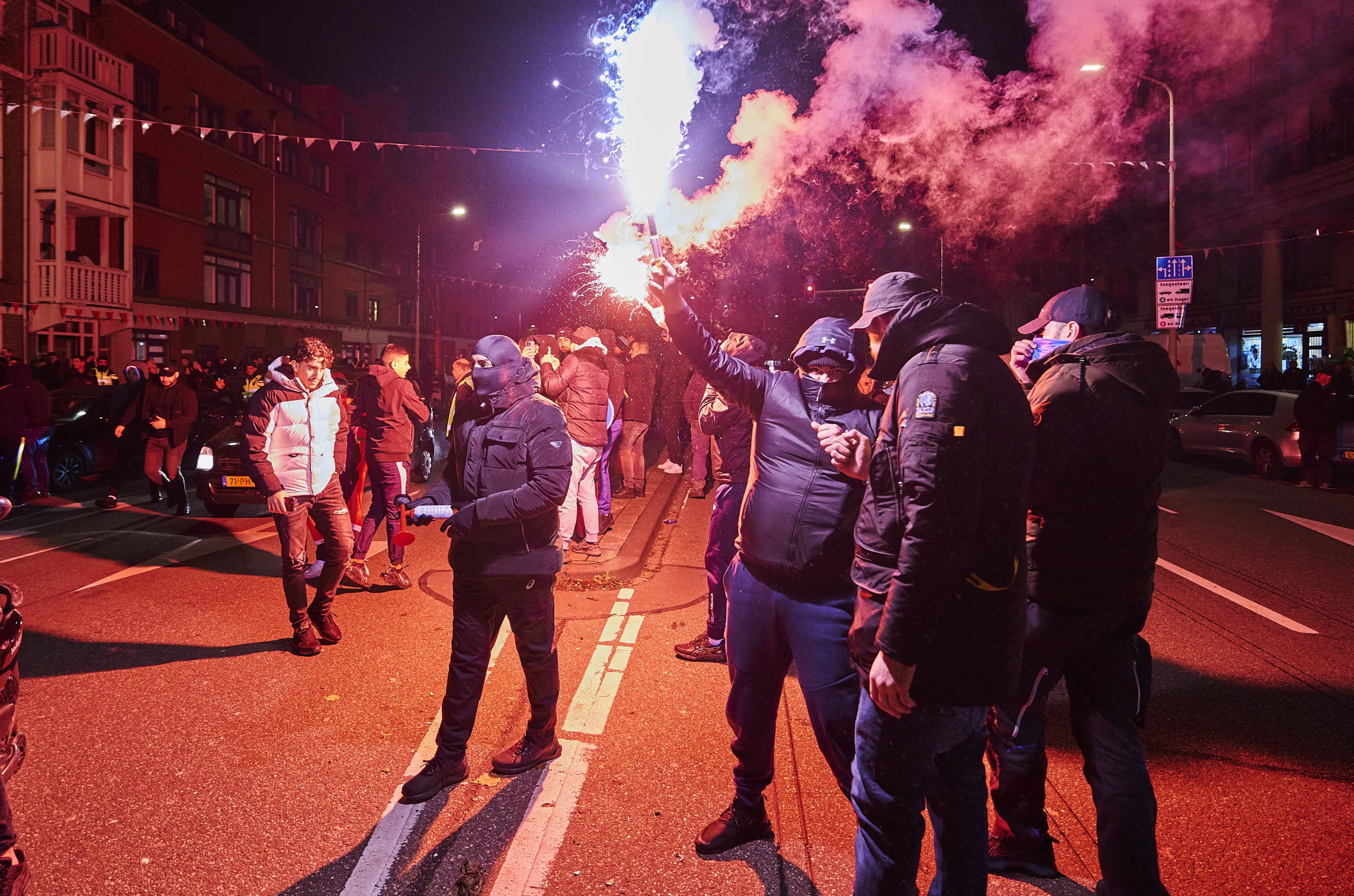 Tieners opgepakt voor mishandeling agent bij rellen WK-wedstrijd Marokko