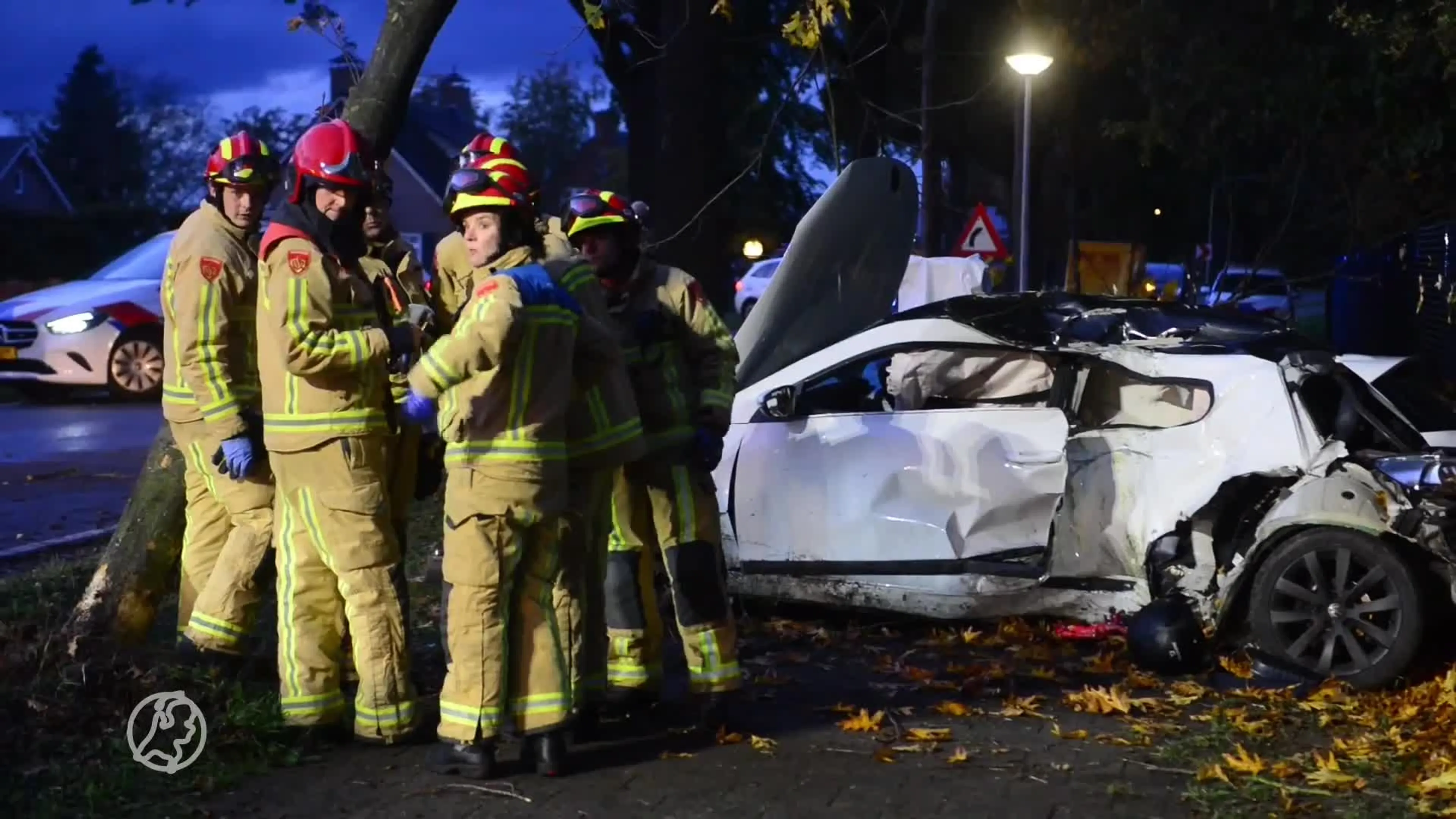 Drie zwaargewonden bij auto-ongeluk Neerkant, traumahelikopter aanwezig