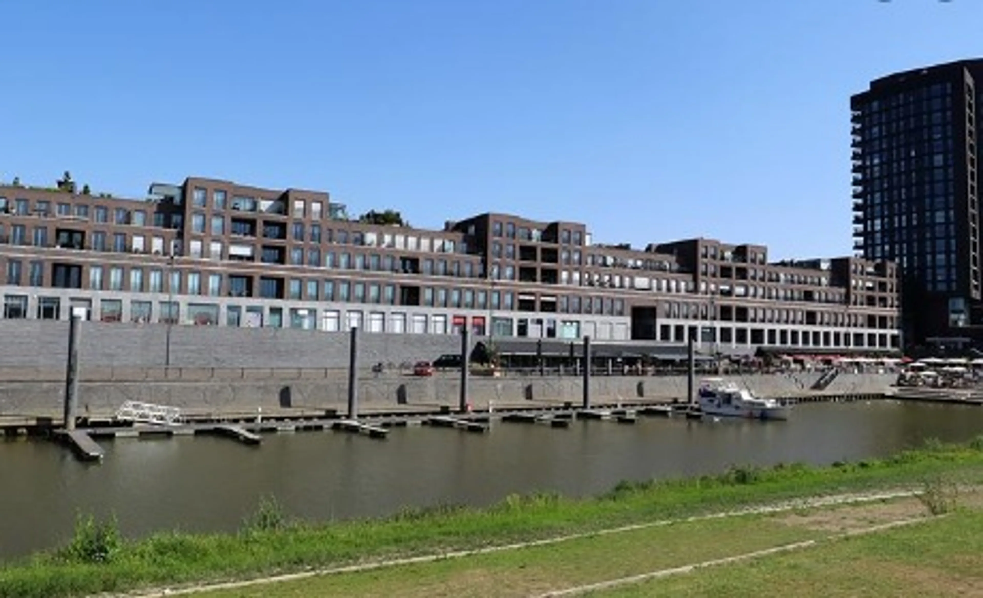 Vakantievierende agent voorkomt ramp en redt jongetje (5) met beperking uit Maas