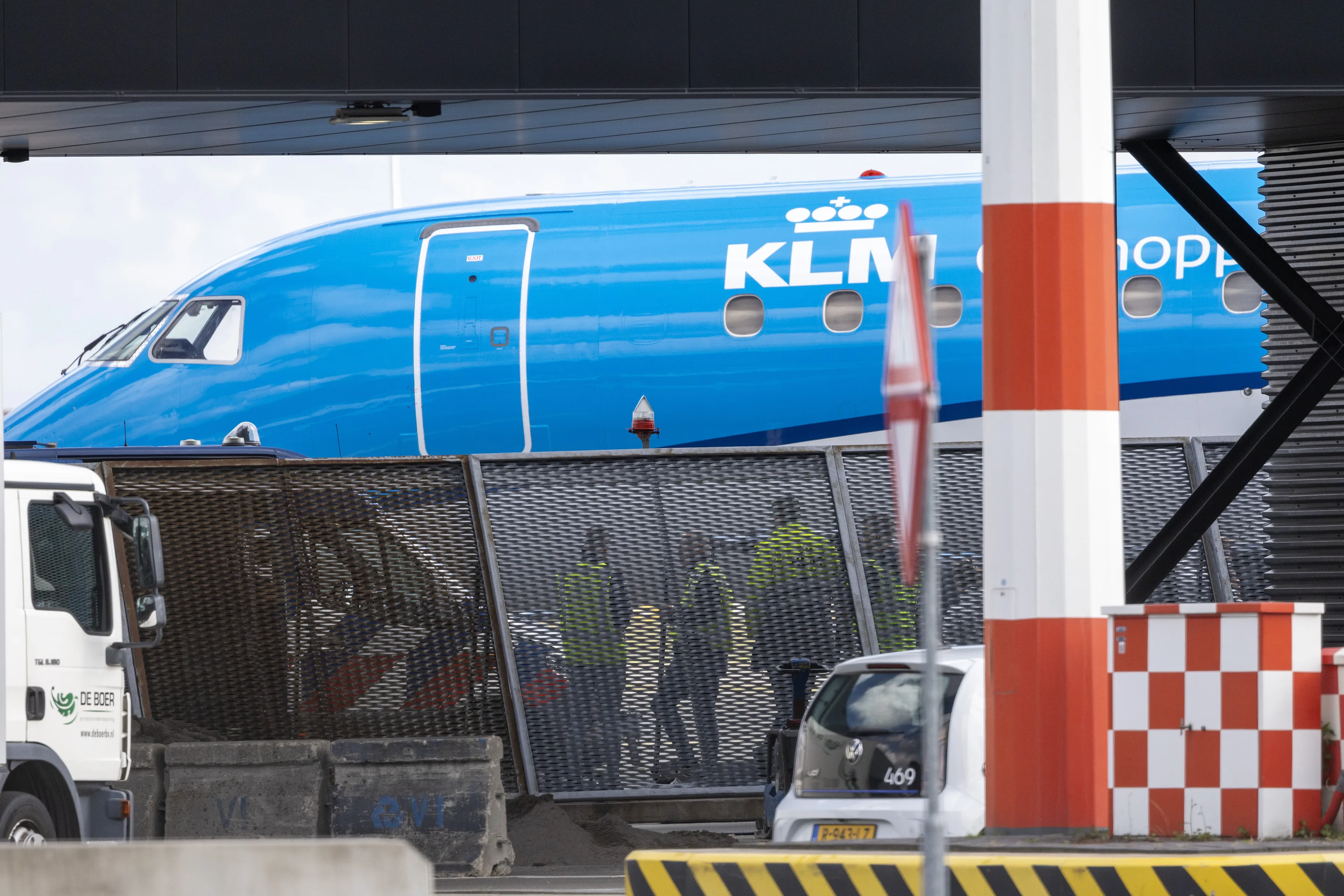 Identificatie van man die vliegtuigmotor werd ingezogen op Schiphol duurt langer dan gedacht