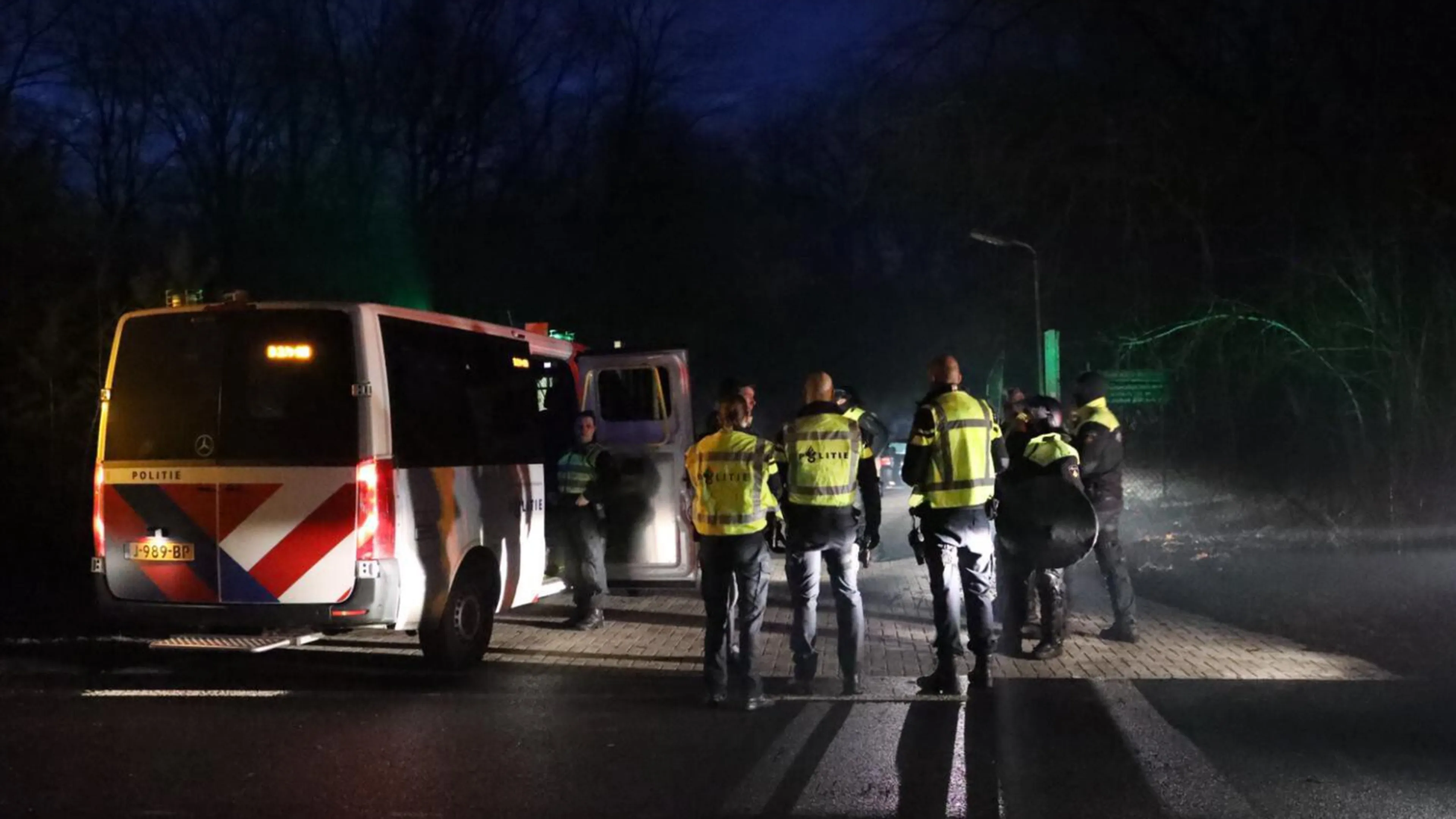 LIVEBLOG | Politie: drukke jaarwisseling met veel overlast • Lucht tijdens oud en nieuw stuk schoner