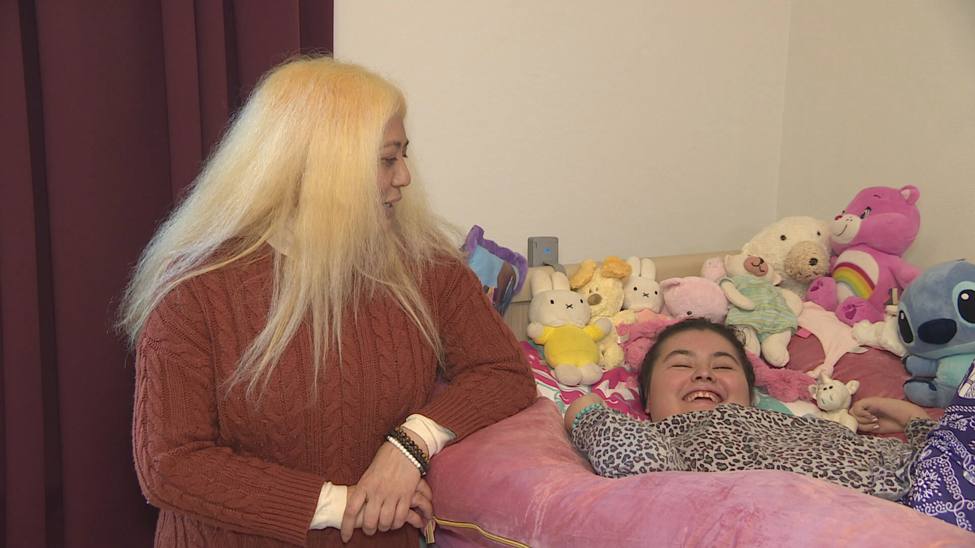 Gehandicapte Ashley (22) is bedlegerig door uitgestelde operatie want coronapatiënten gaan voor