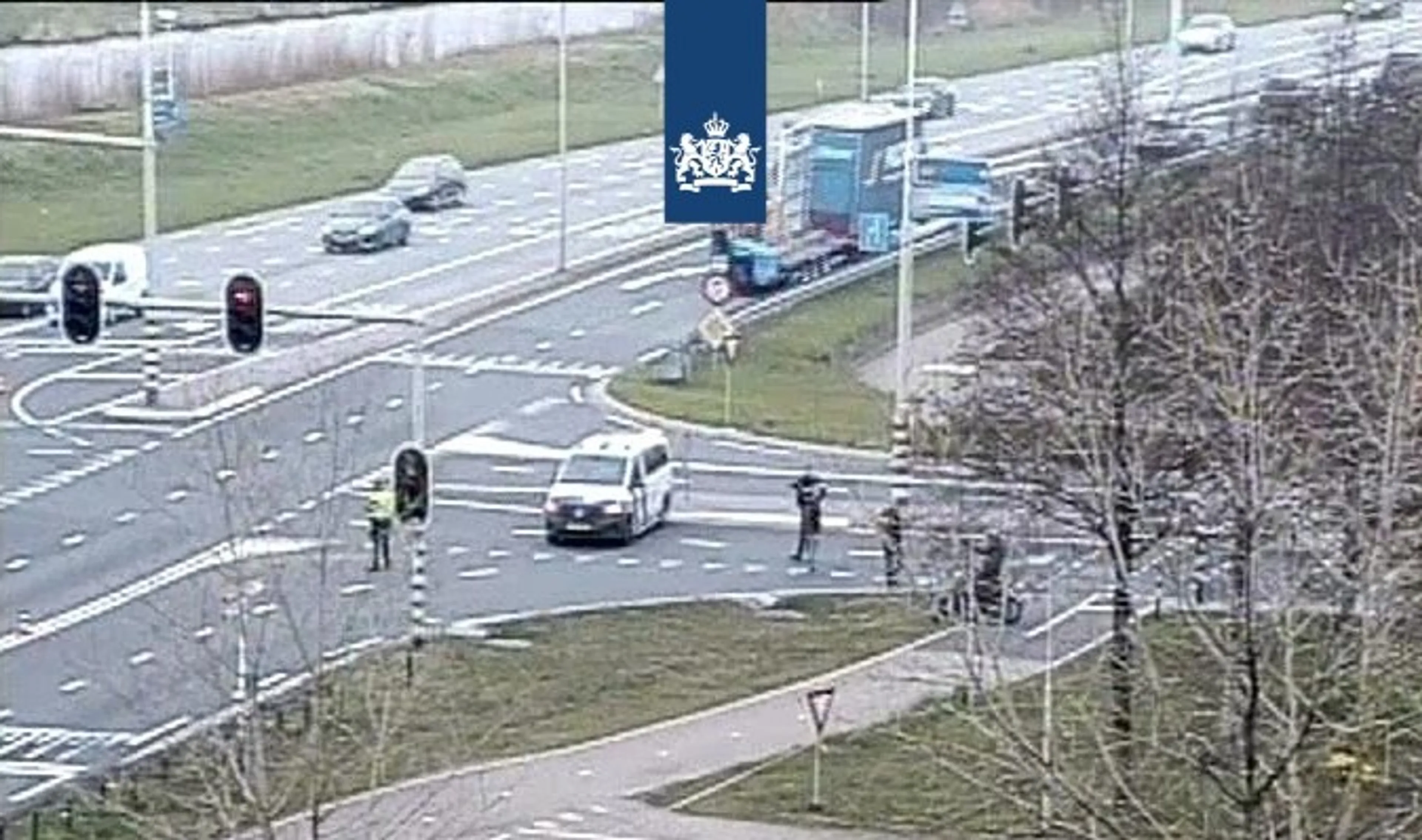 Bommelding legt A2-afrit Vinkeveen stil, politie controleert auto's