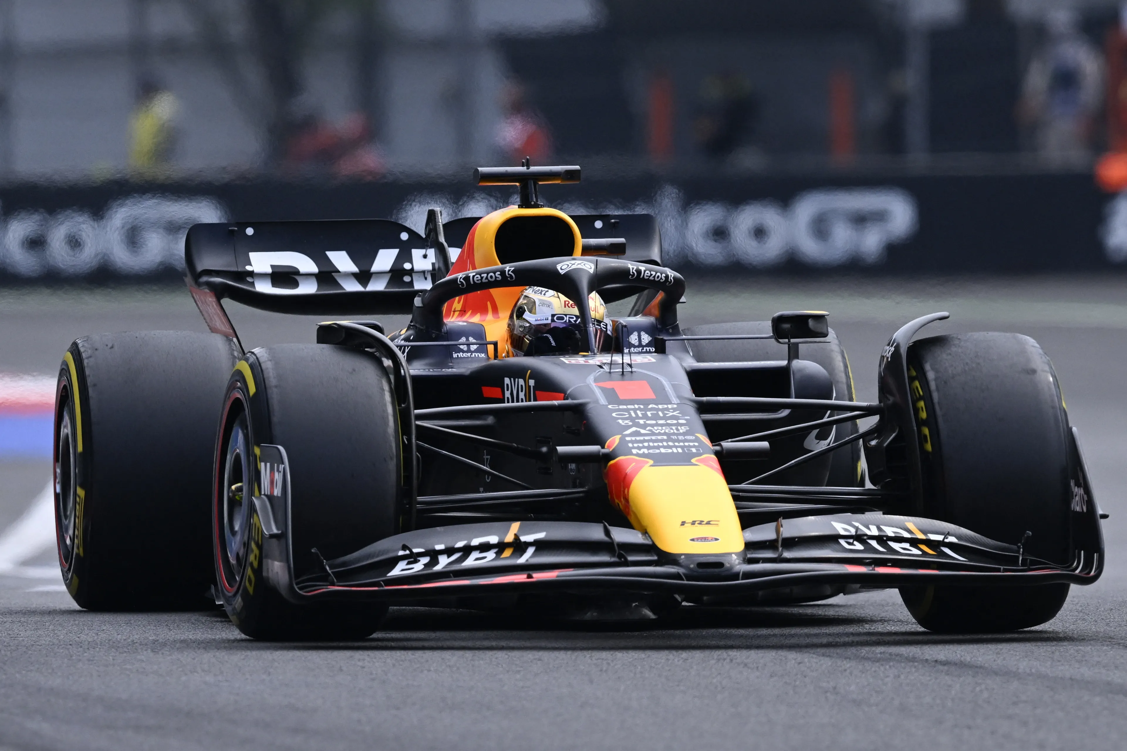 Verstappen pakt in Mexico met veertiende zege Formule 1-record