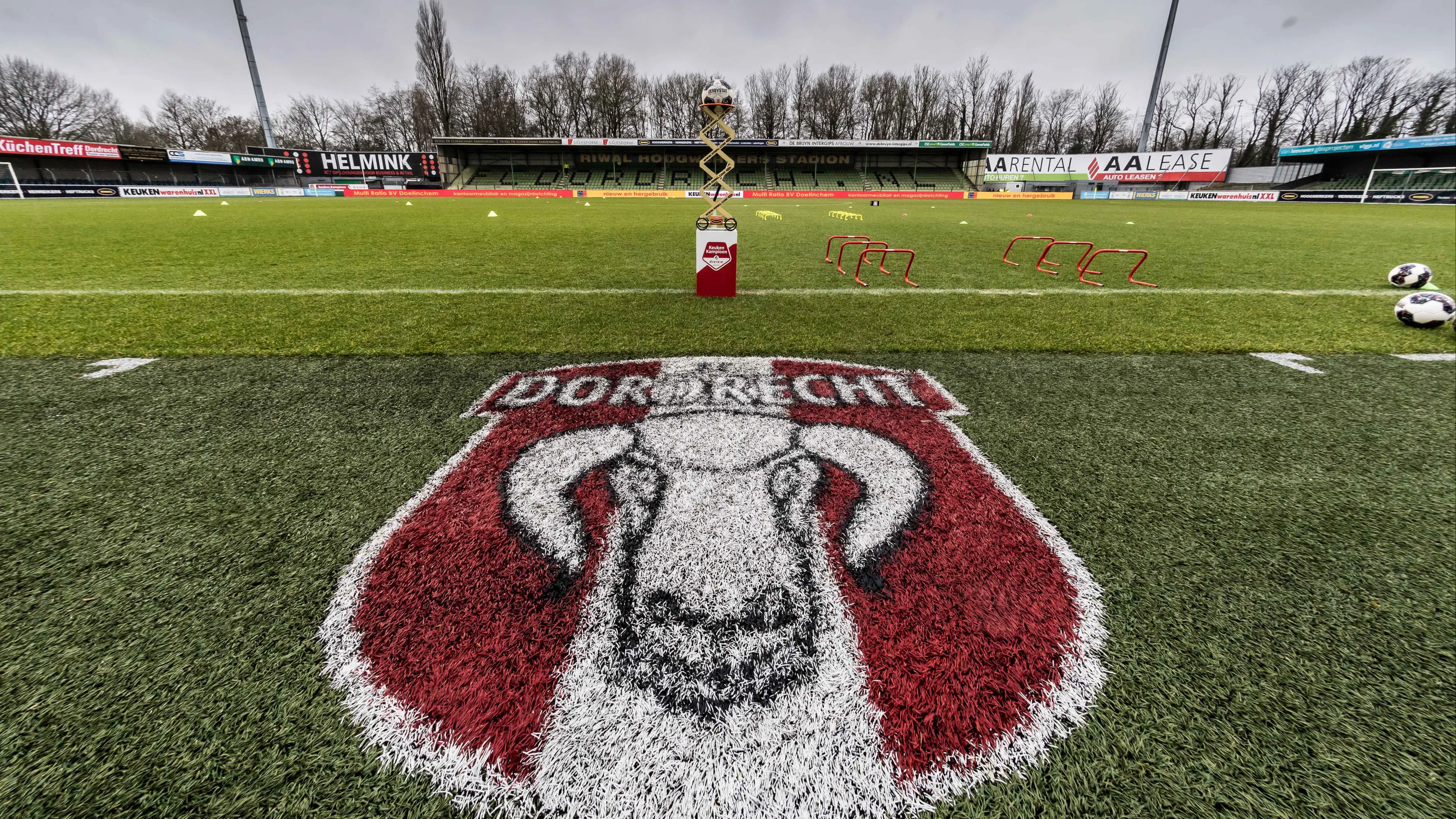 Uitsupporters FC Dordrecht-TOP Oss verrast door eis: 'Kom met elektrische auto'
