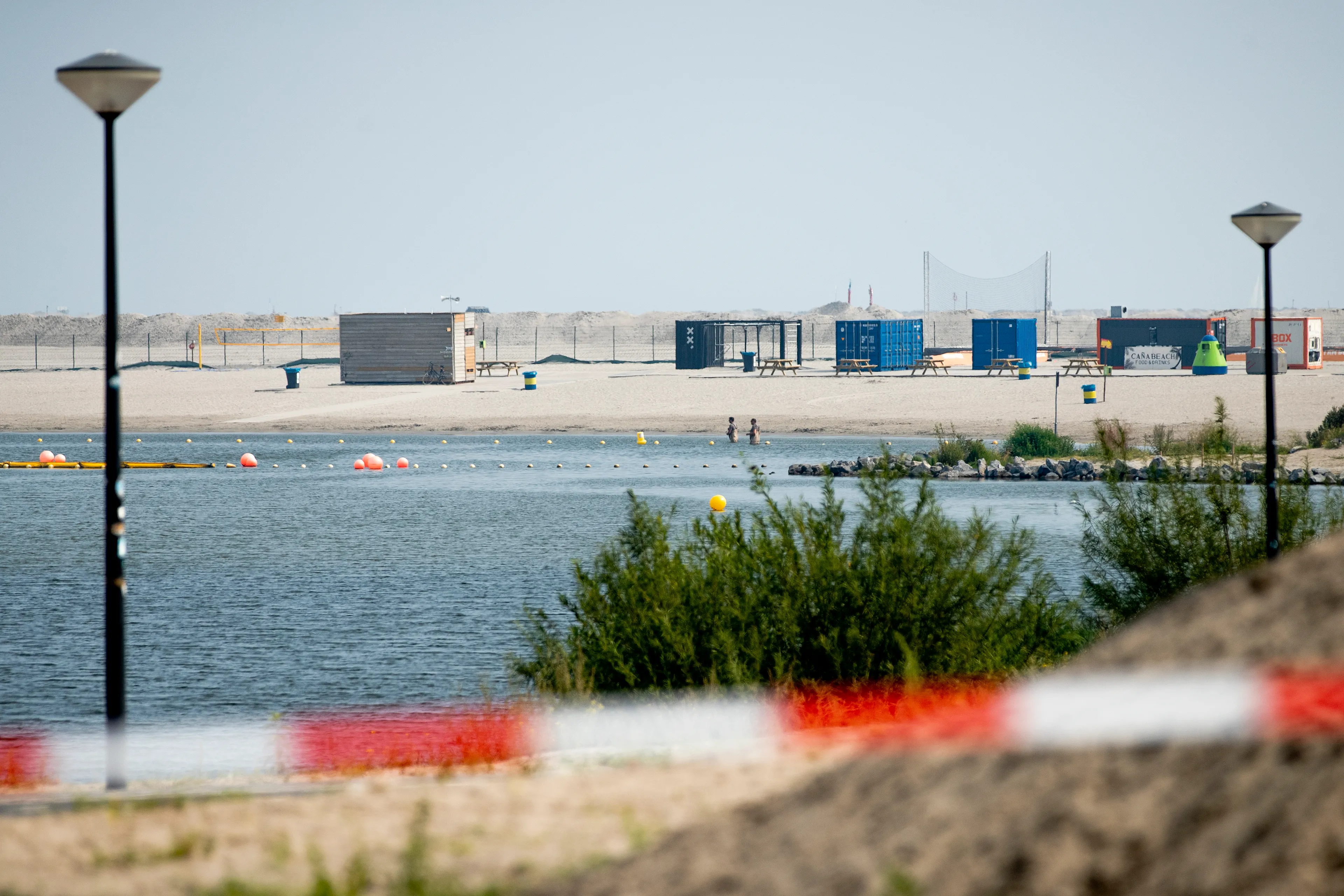 Afgesloten stadsstrand in Amsterdam gaat weer open na extra maatregelen
