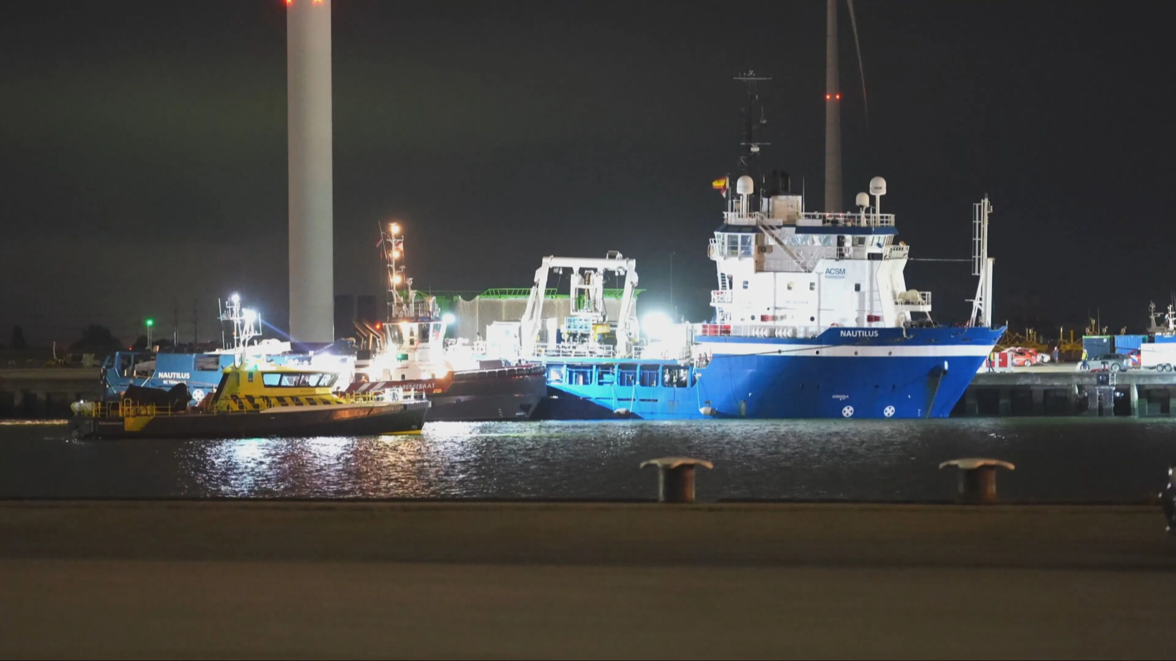 Schip in Eemshaven dreigt te zinken, twee gewonden
