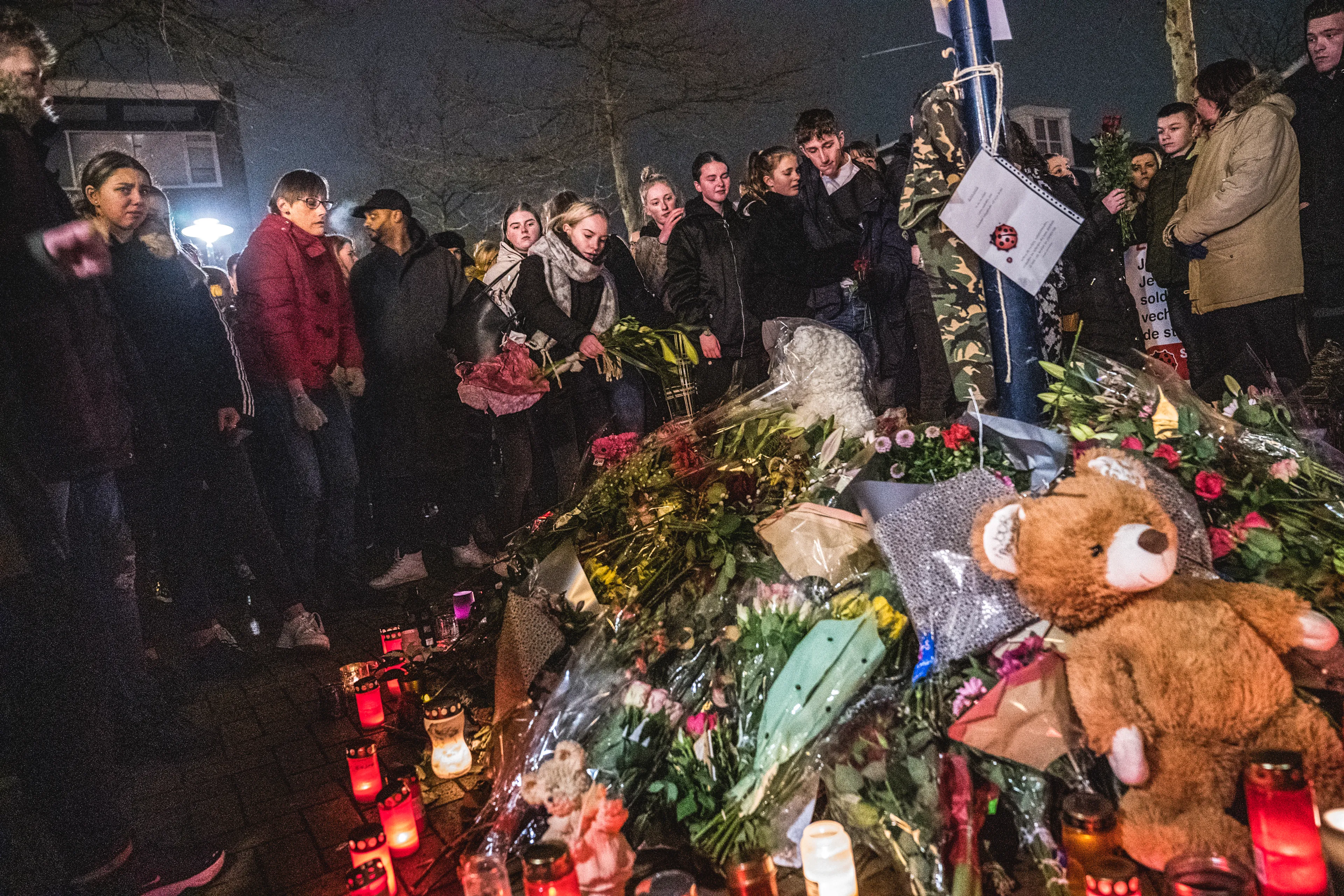Honderden mensen in stille tocht Drachten voor doodgestoken Roan