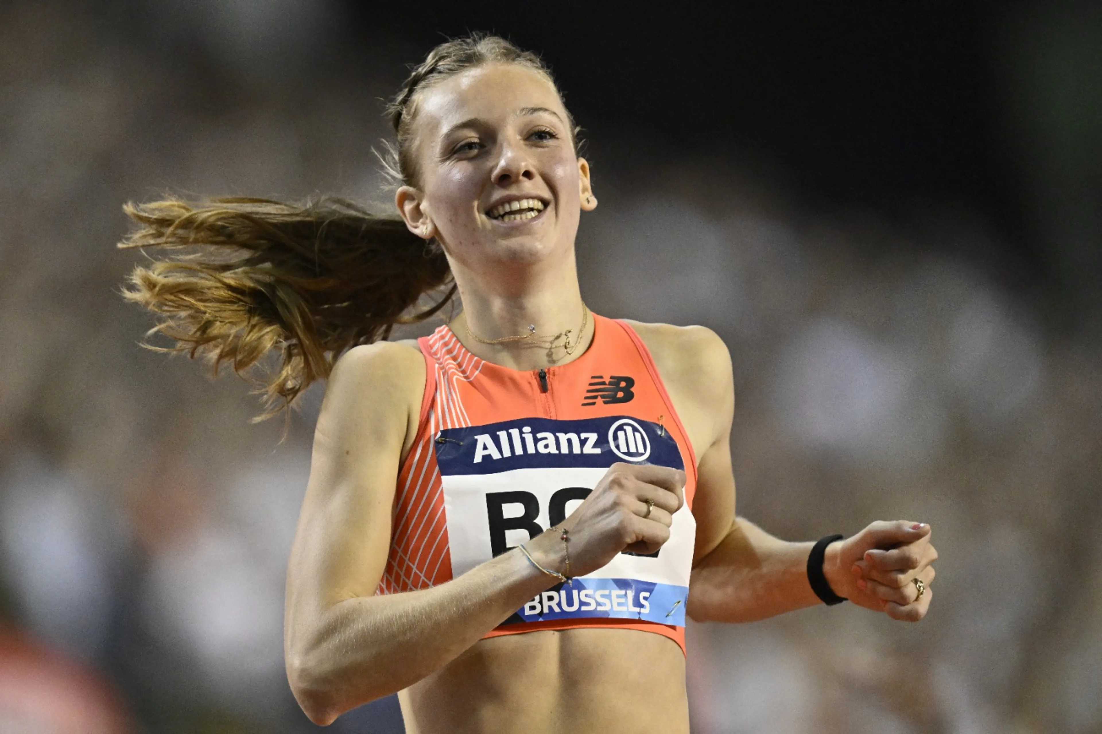 Femke Bol verplettert 25 jaar oud record in Brussel