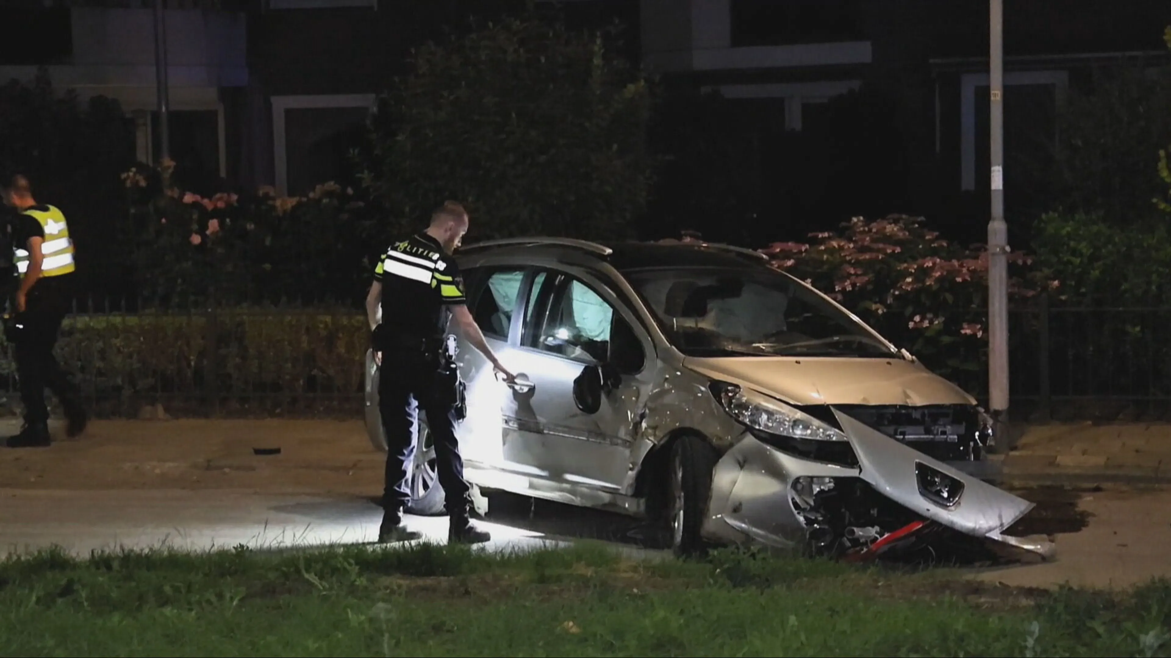 Agenten aangereden in Tiel, beide gewond geraakt