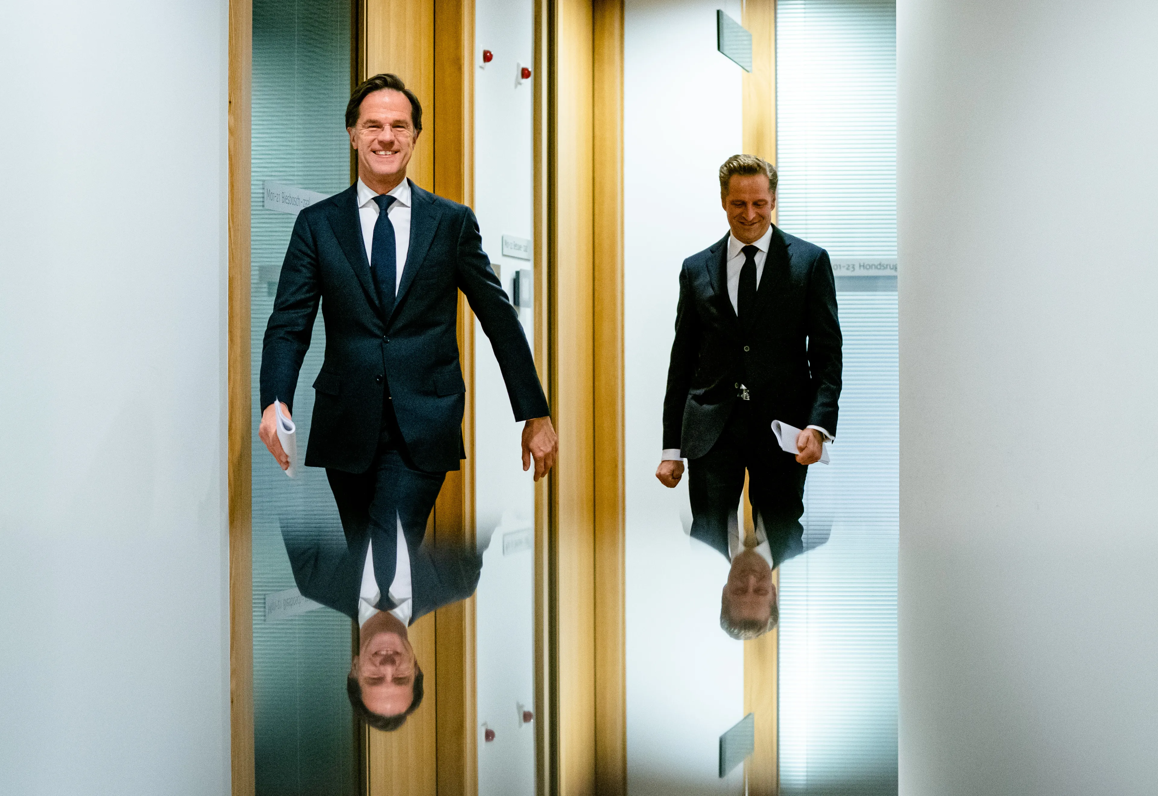 Eindelijk versoepelingen? Volg hier de coronapersconferentie