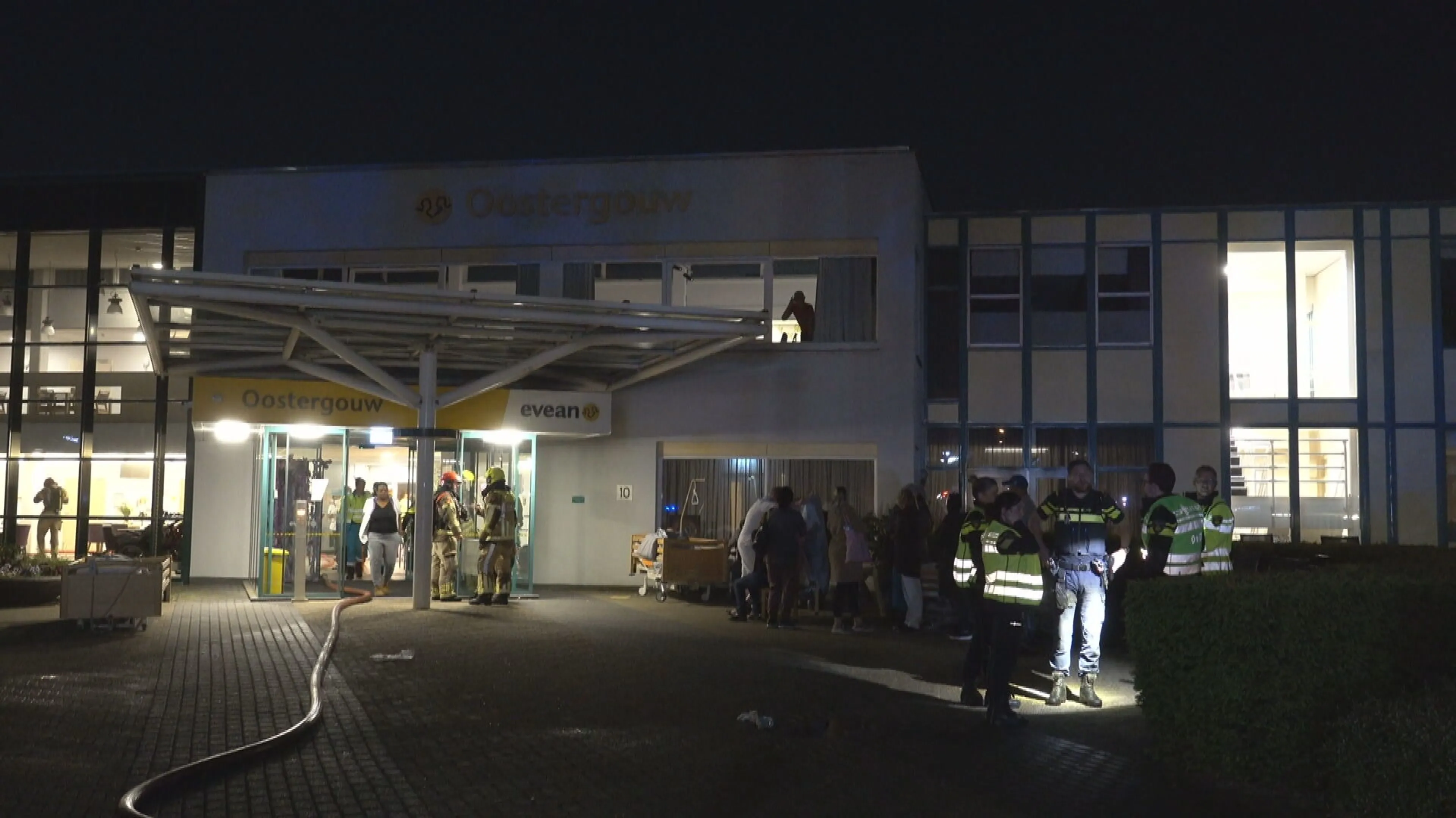 Veertig bewoners geëvacueerd door brand bij verpleeghuis Zaandam