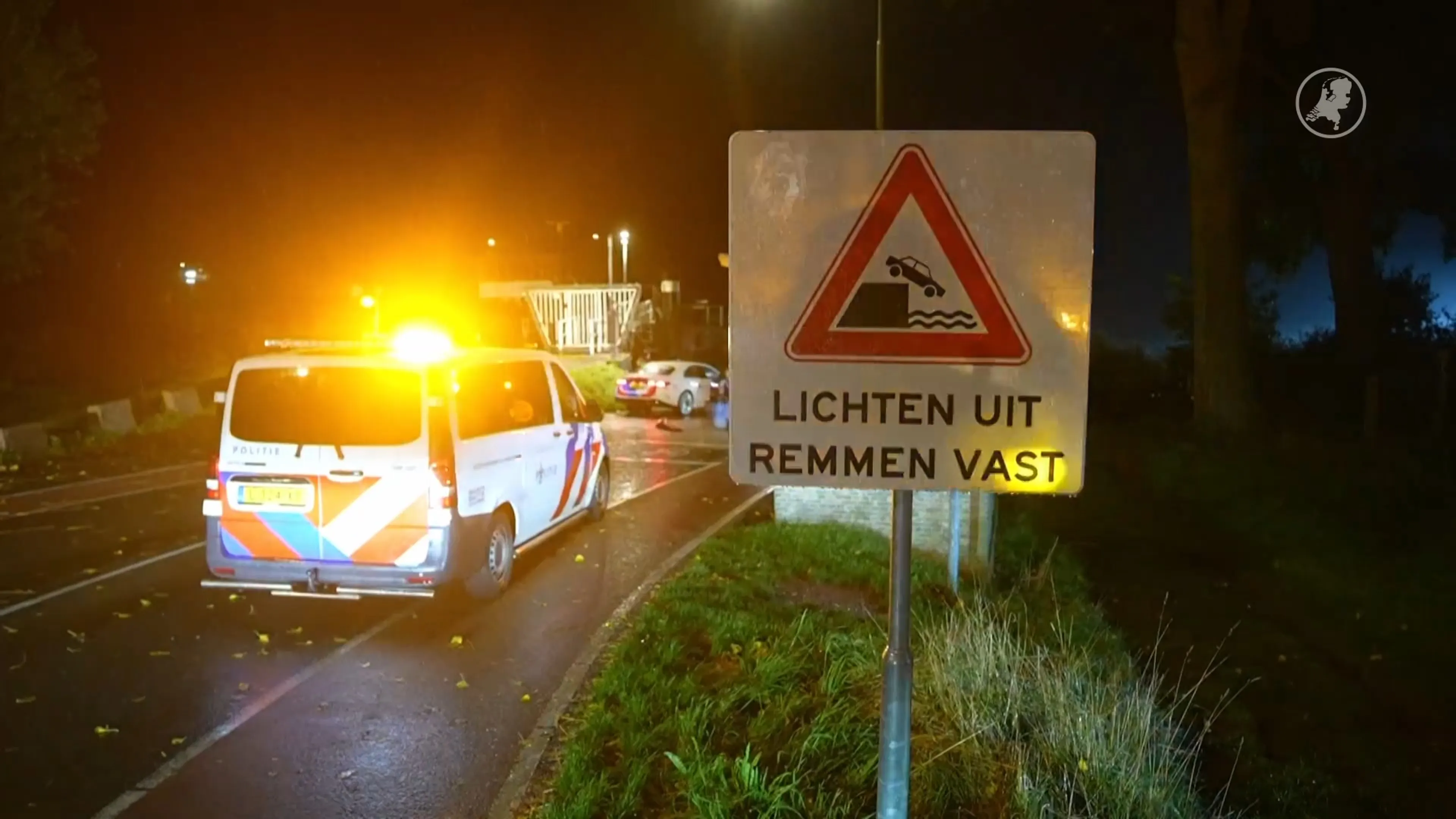 Auto te water geraakt in Dordrecht