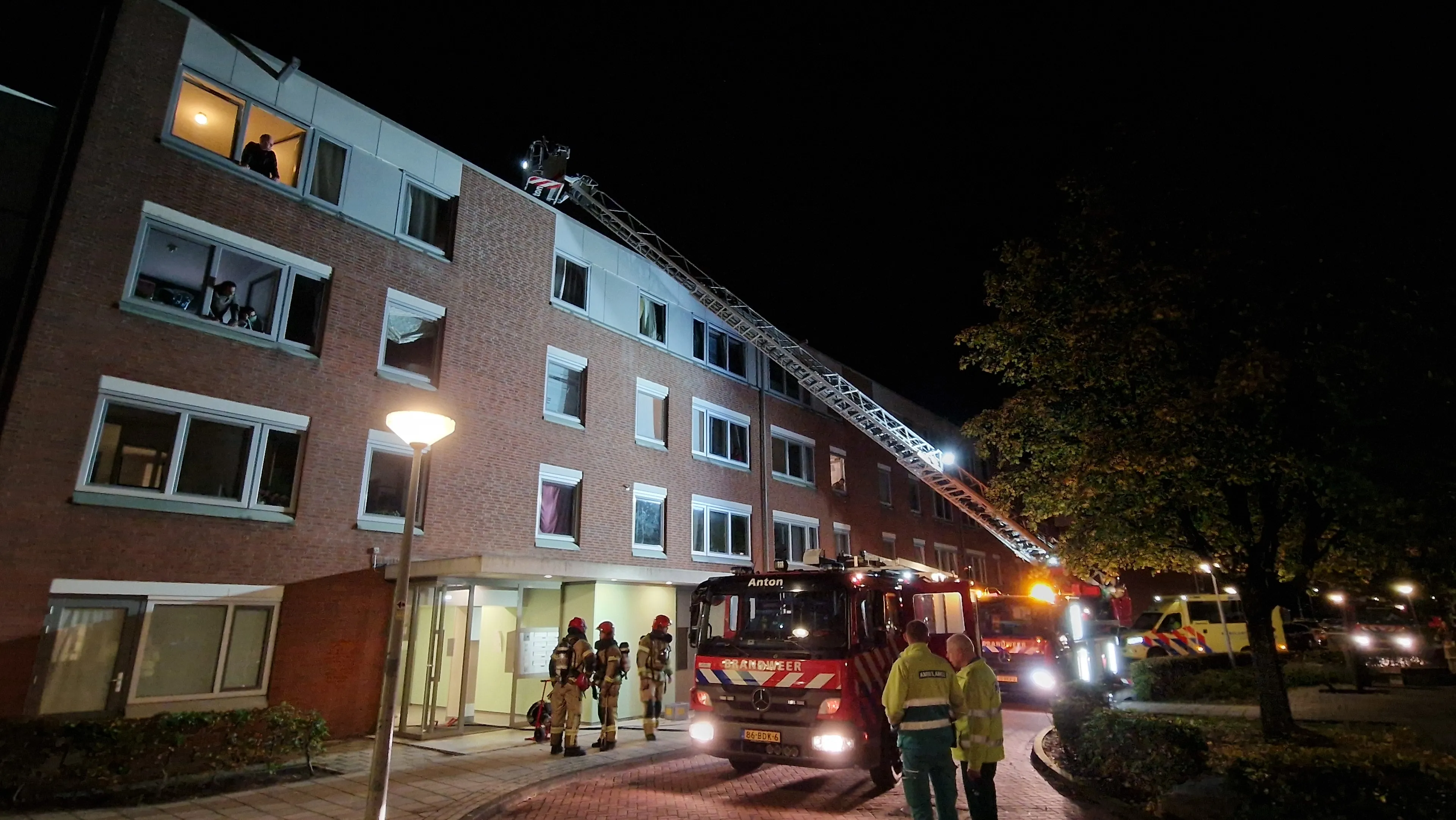 Man (60) overleden bij woningbrand Amsterdam-Zuidoost